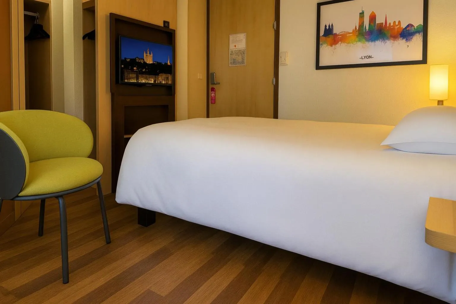 Bedroom, Bed in ibis Lyon Part Dieu Les Halles