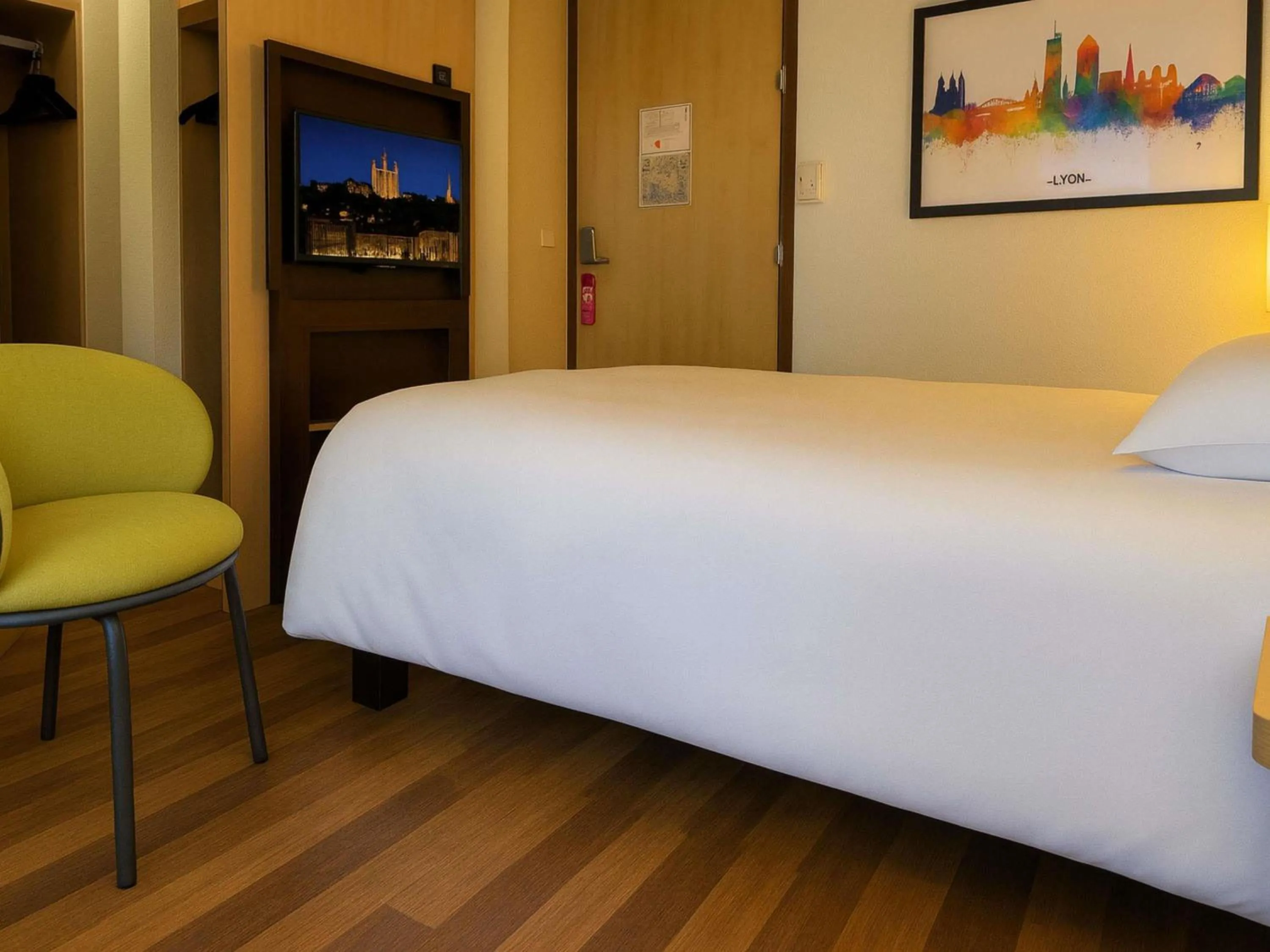 Bedroom, Bed in ibis Lyon Part Dieu Les Halles