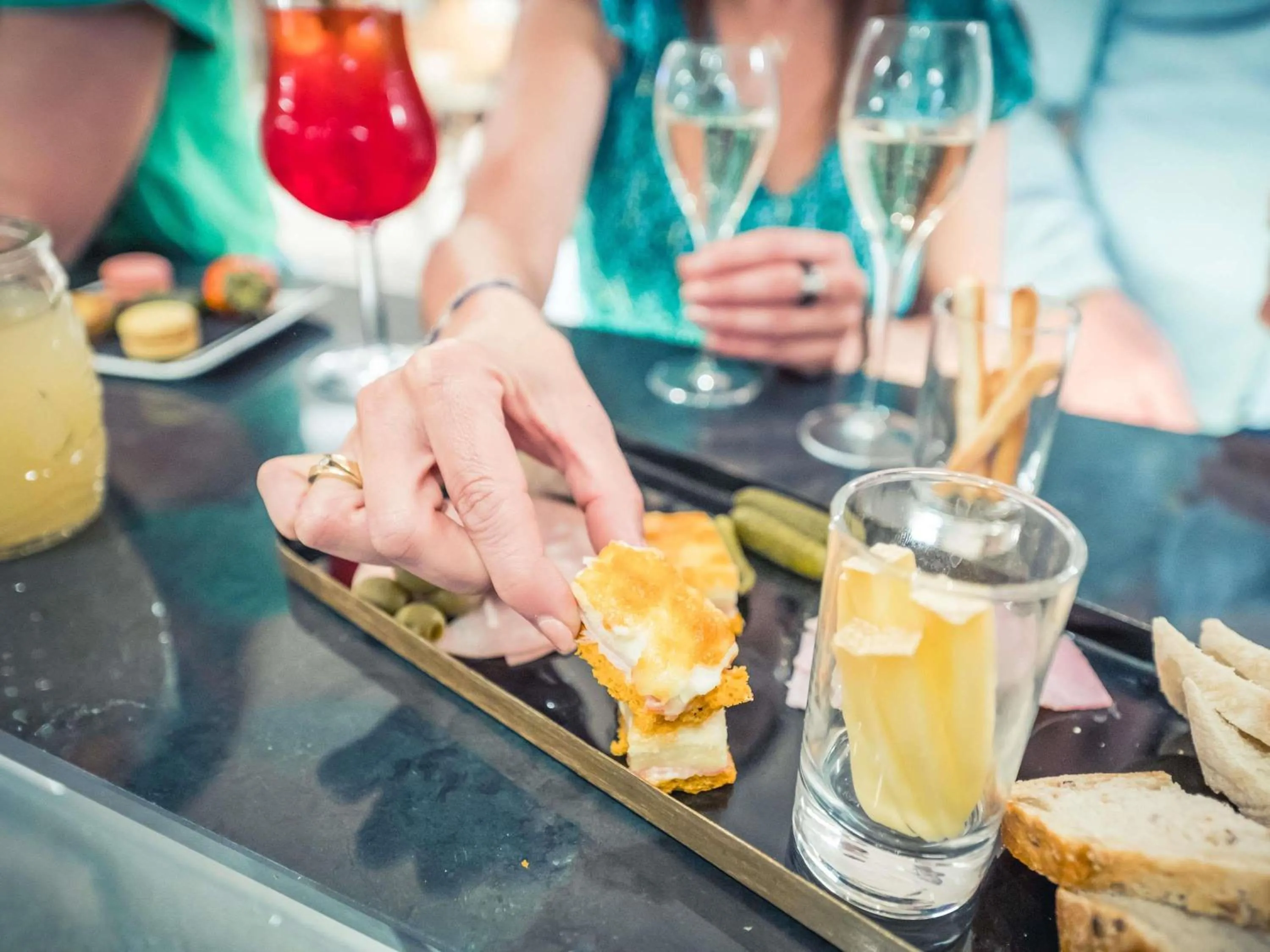 Lounge or bar in Mercure Troyes Centre