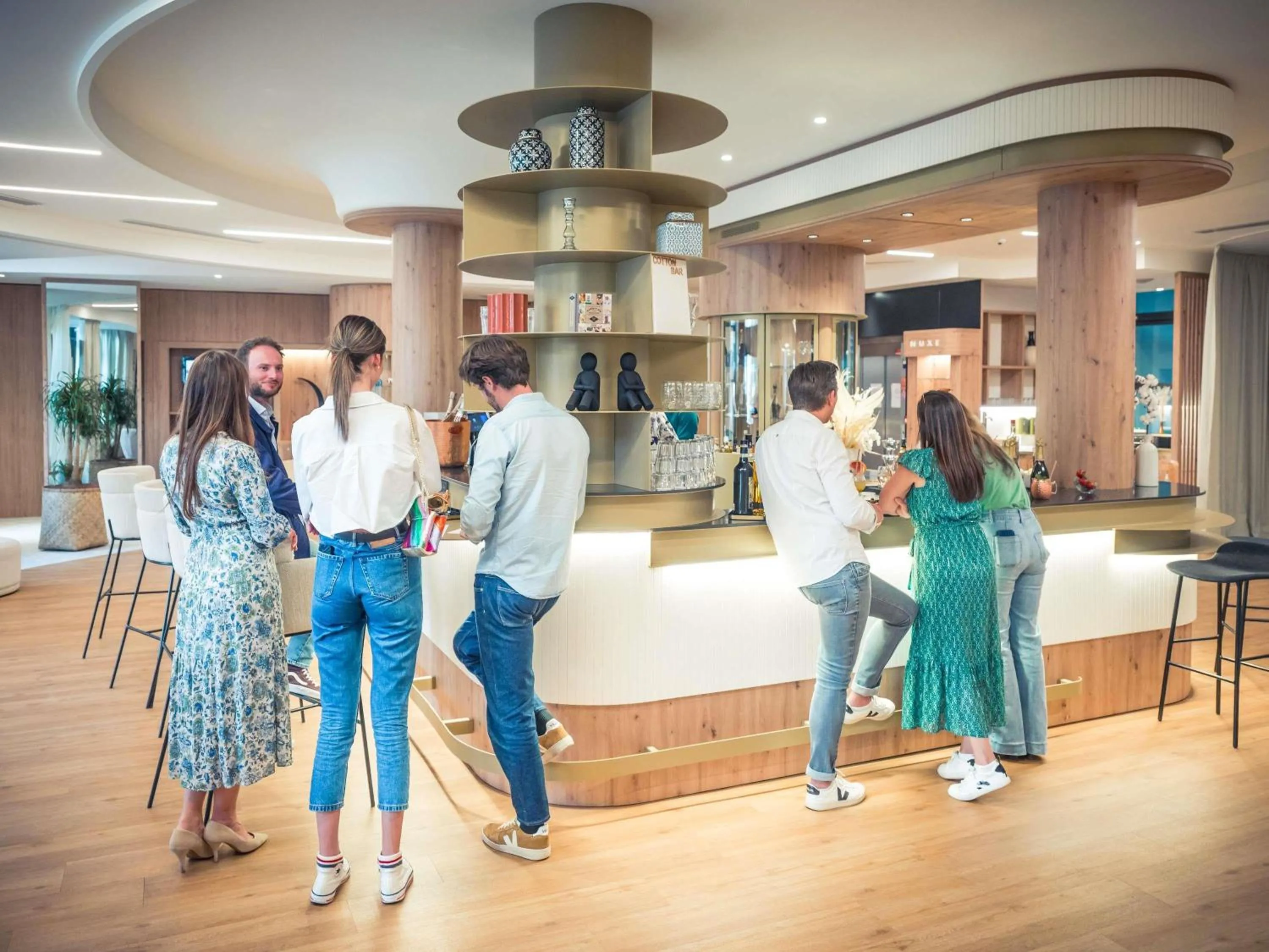 Lounge or bar in Mercure Troyes Centre