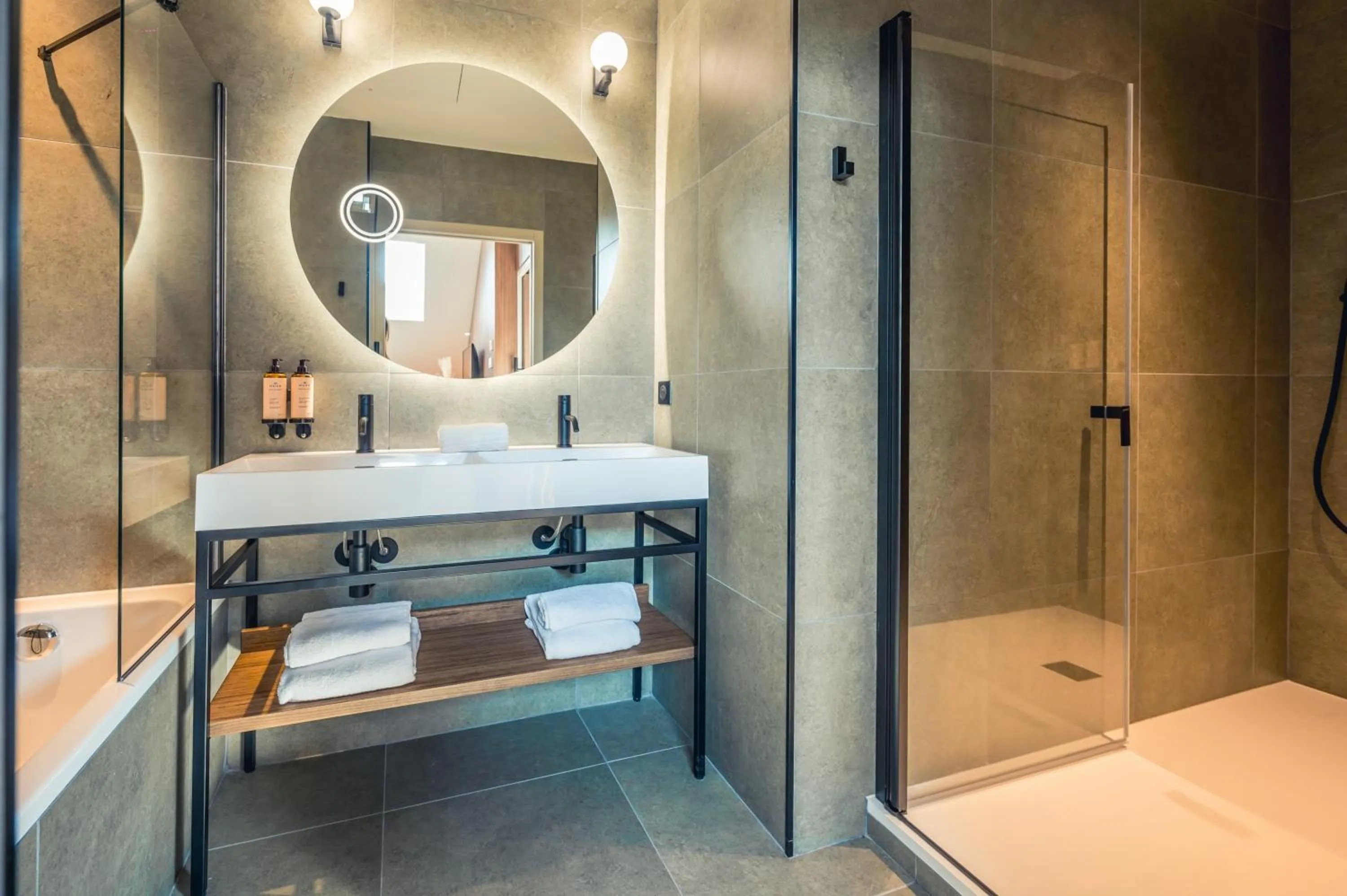 Shower in Mercure Troyes Centre