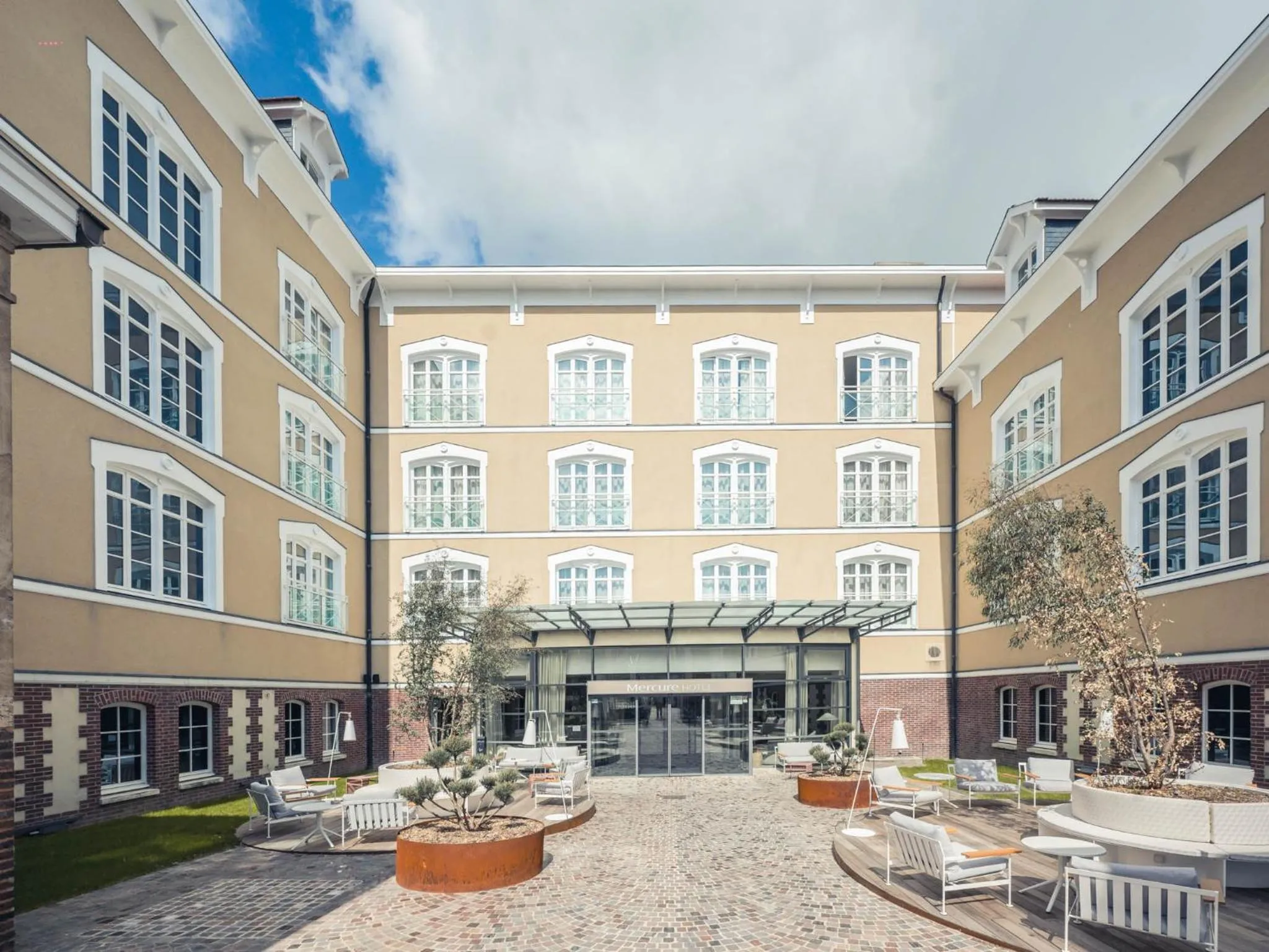 Patio in Mercure Troyes Centre