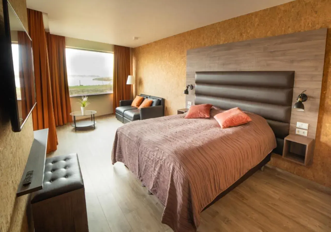 Family Suite with Lake View in Hotel Kriunes Family Suite with Lake View in Hotel Kriunes