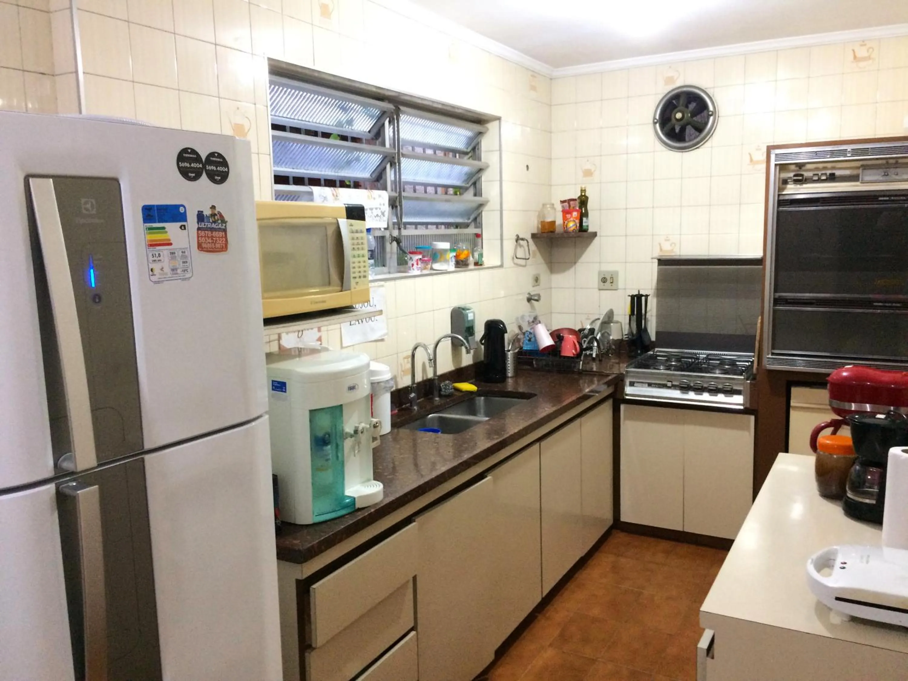 Communal kitchen in Micasa Hostel - Congonhas