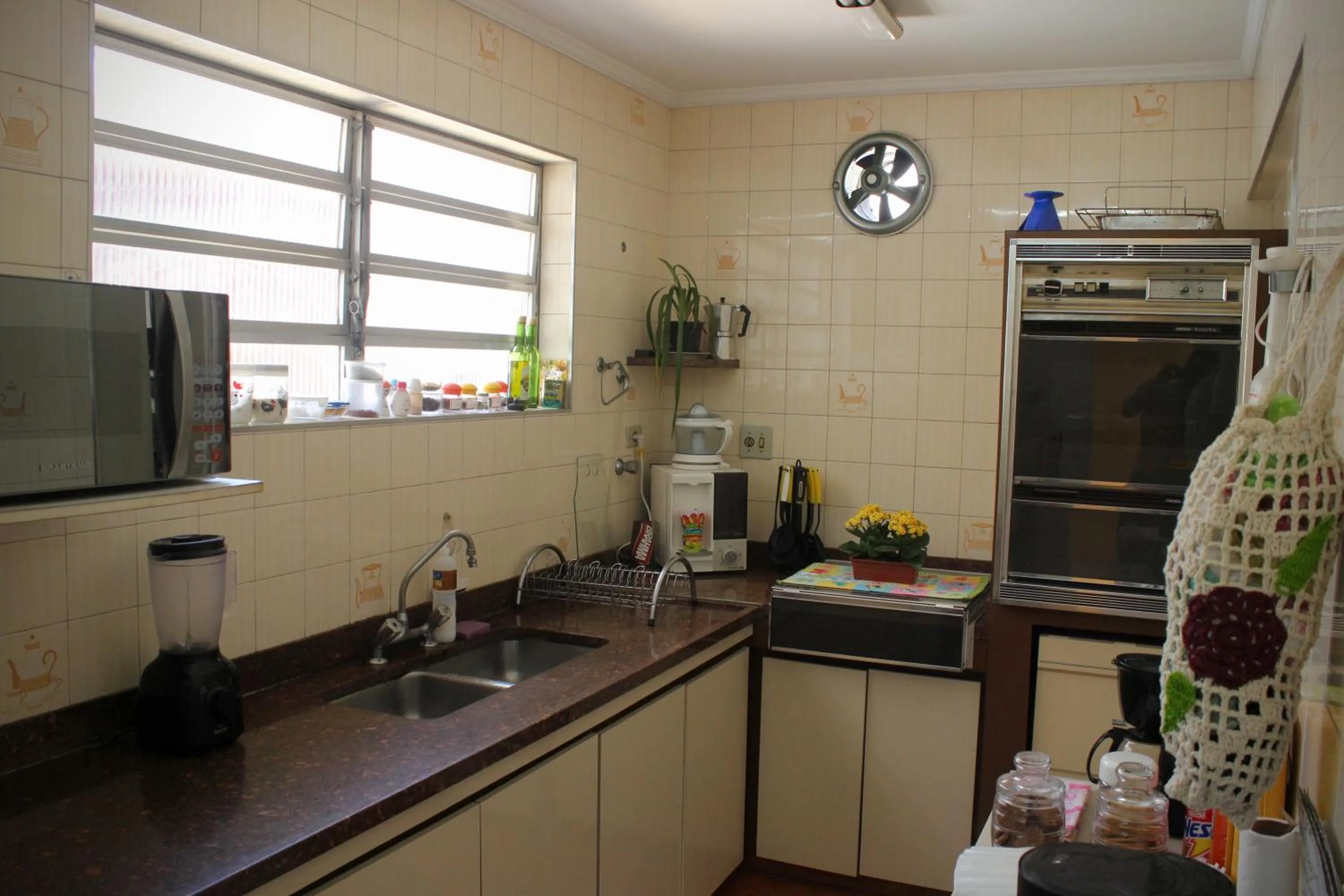 Communal kitchen in Micasa Hostel - Congonhas