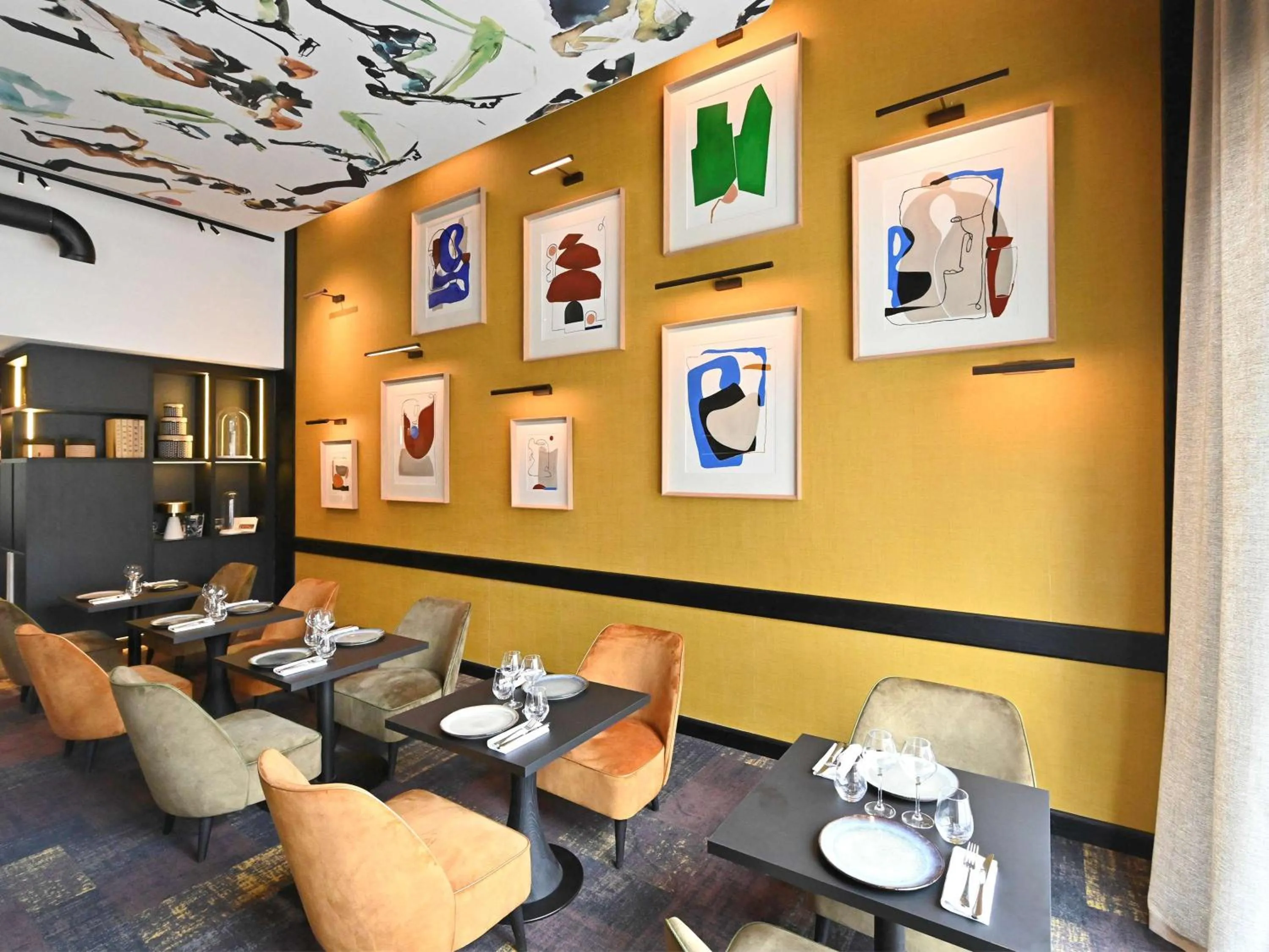 Restaurant/places to eat in Mercure Metz Centre