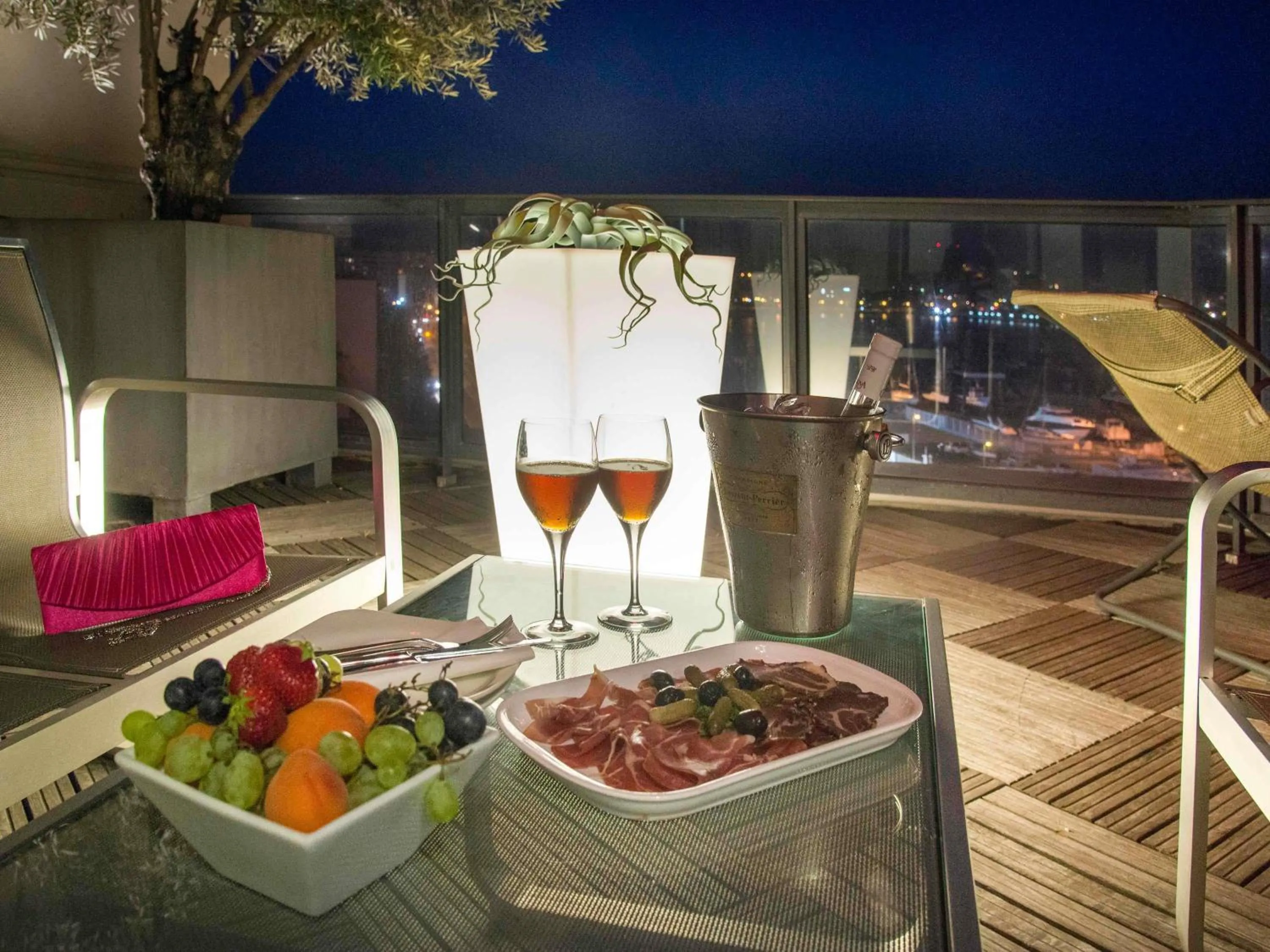 Lounge or bar in Mercure Ajaccio