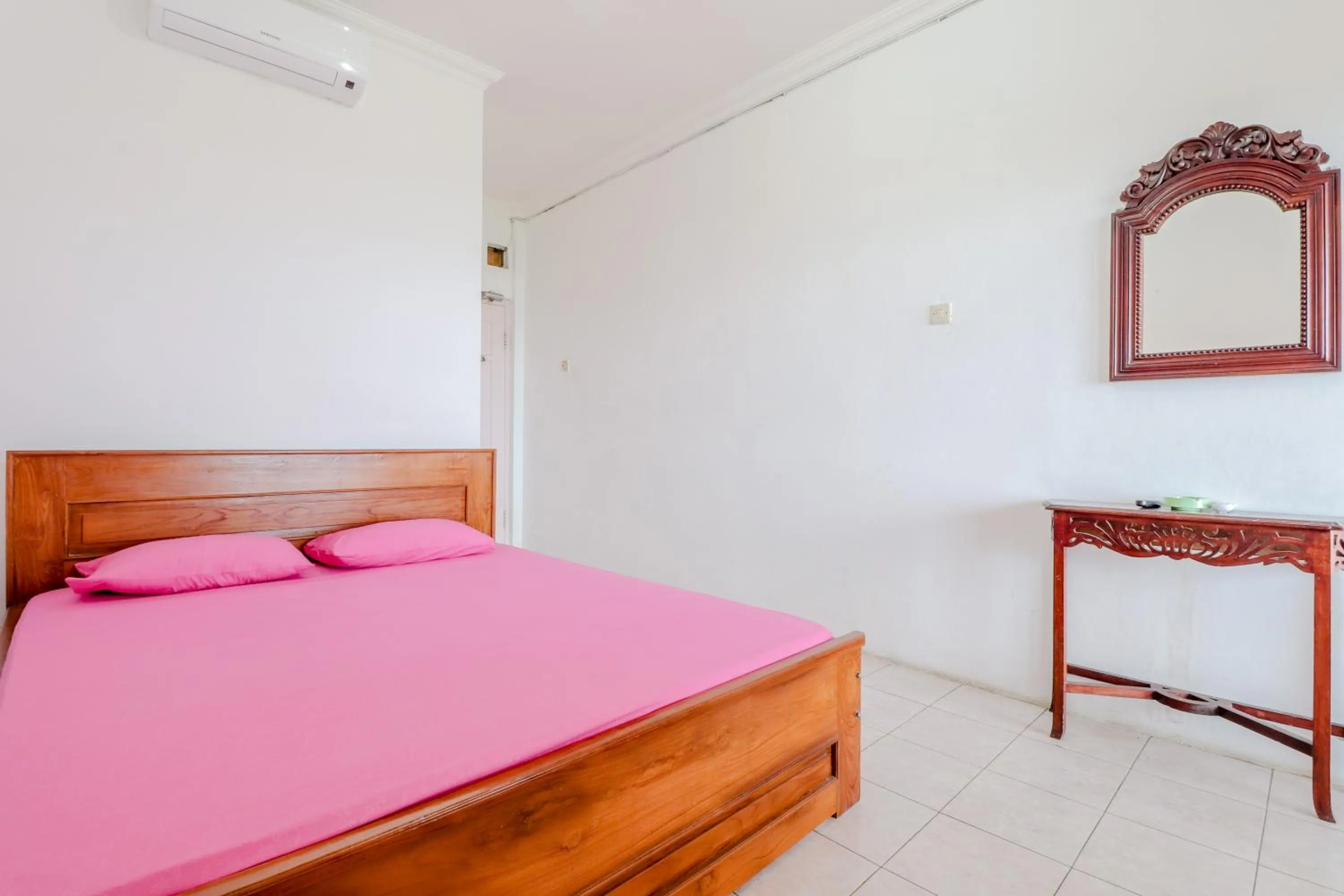 Bedroom, Bed in Adinda Beach Hotel and Villa