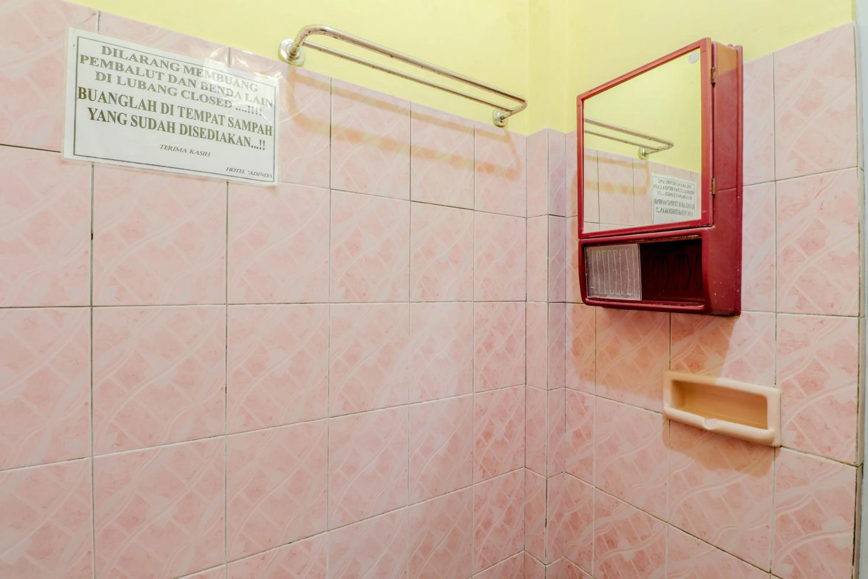 Bathroom in Adinda Beach Hotel and Villa