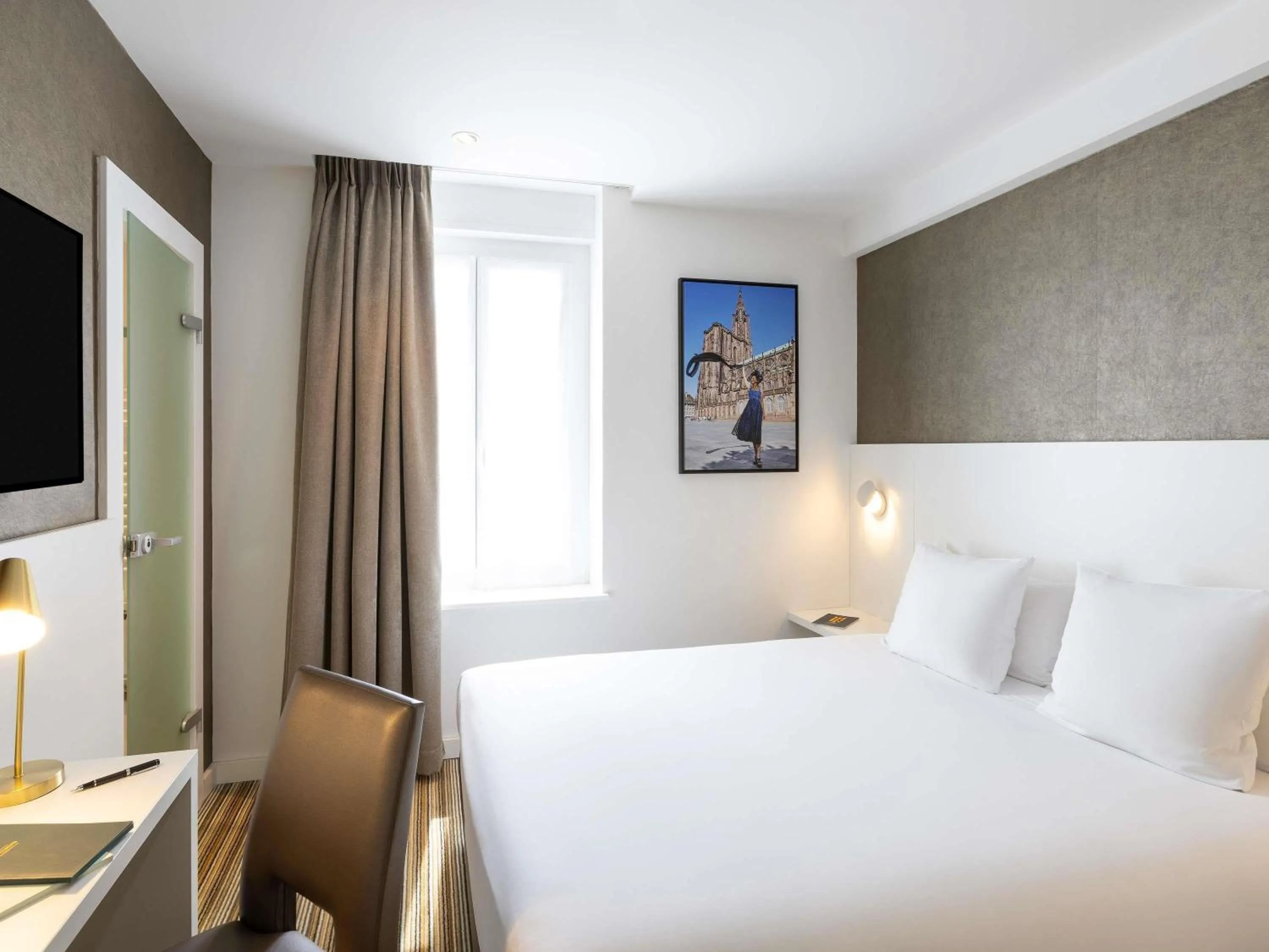 Bedroom, Bed in Mercure Strasbourg Centre Petite France