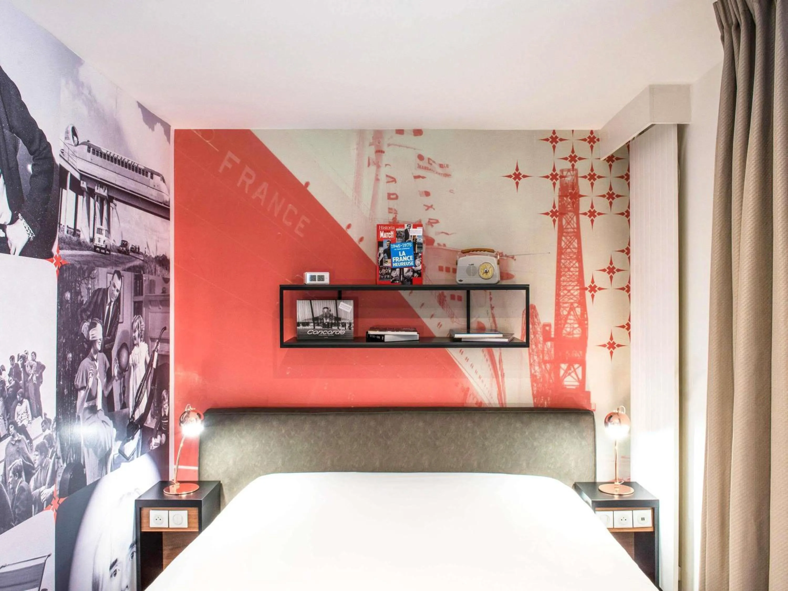 Property building, Bed in Mercure Strasbourg Centre Petite France