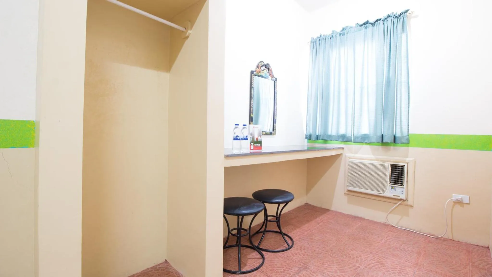 air conditioner in RedDoorz at Praferosa Resort Hotel Calamba