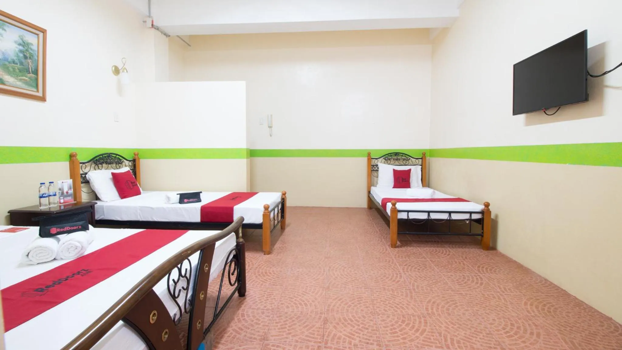 Bed in RedDoorz at Praferosa Resort Hotel Calamba