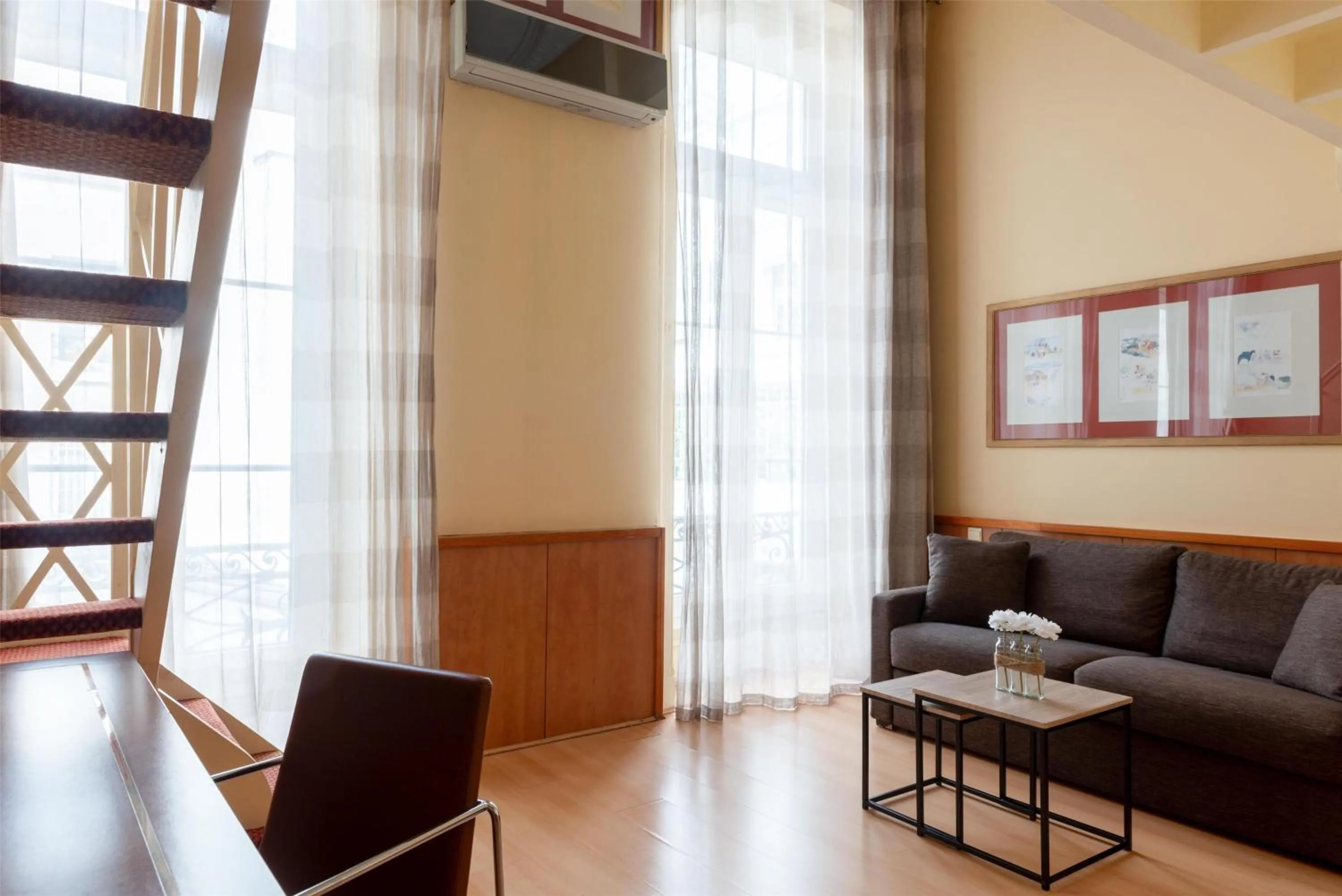 Bedroom in Best Western Ronceray Opéra