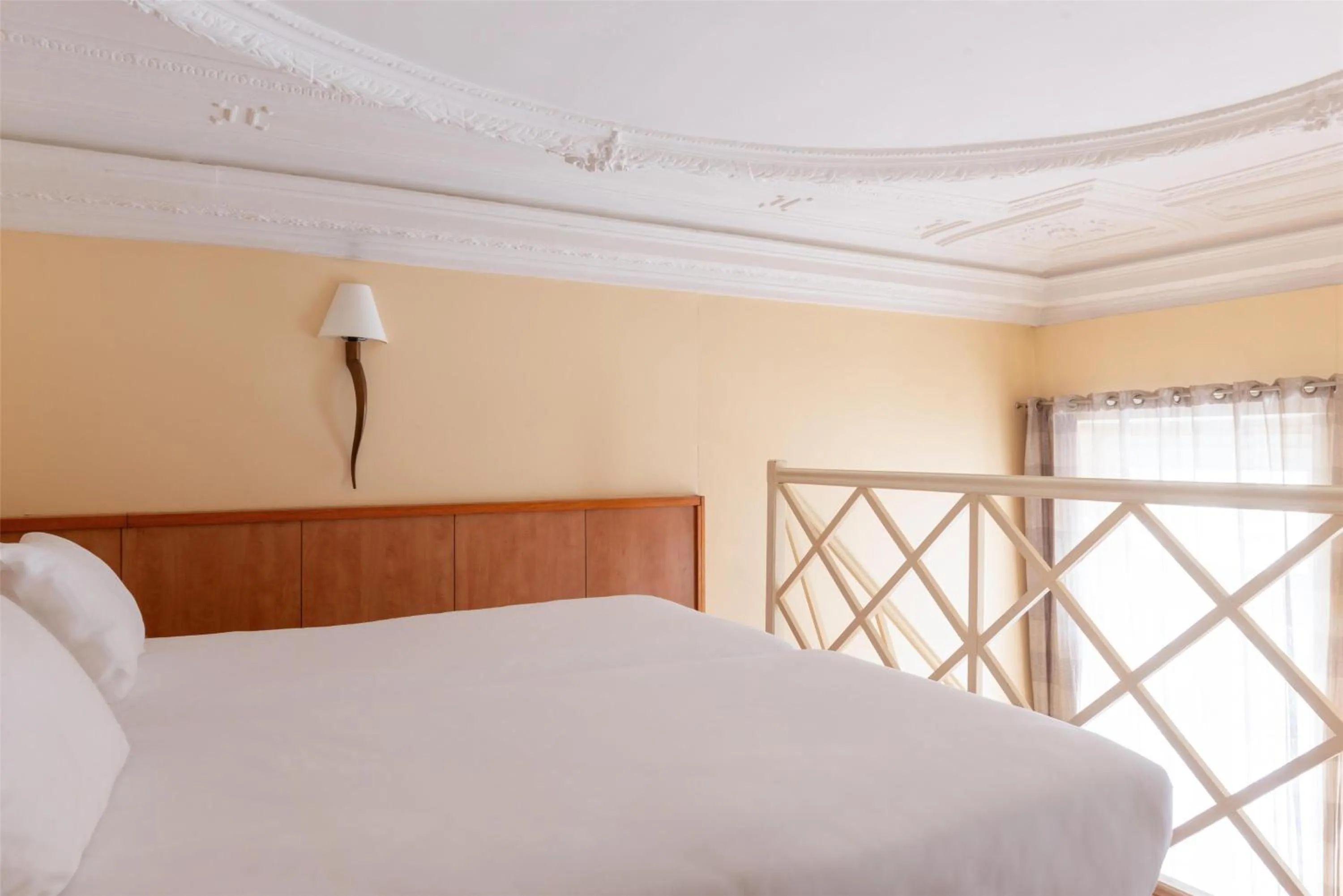 Bedroom, Bed in Best Western Ronceray Opéra