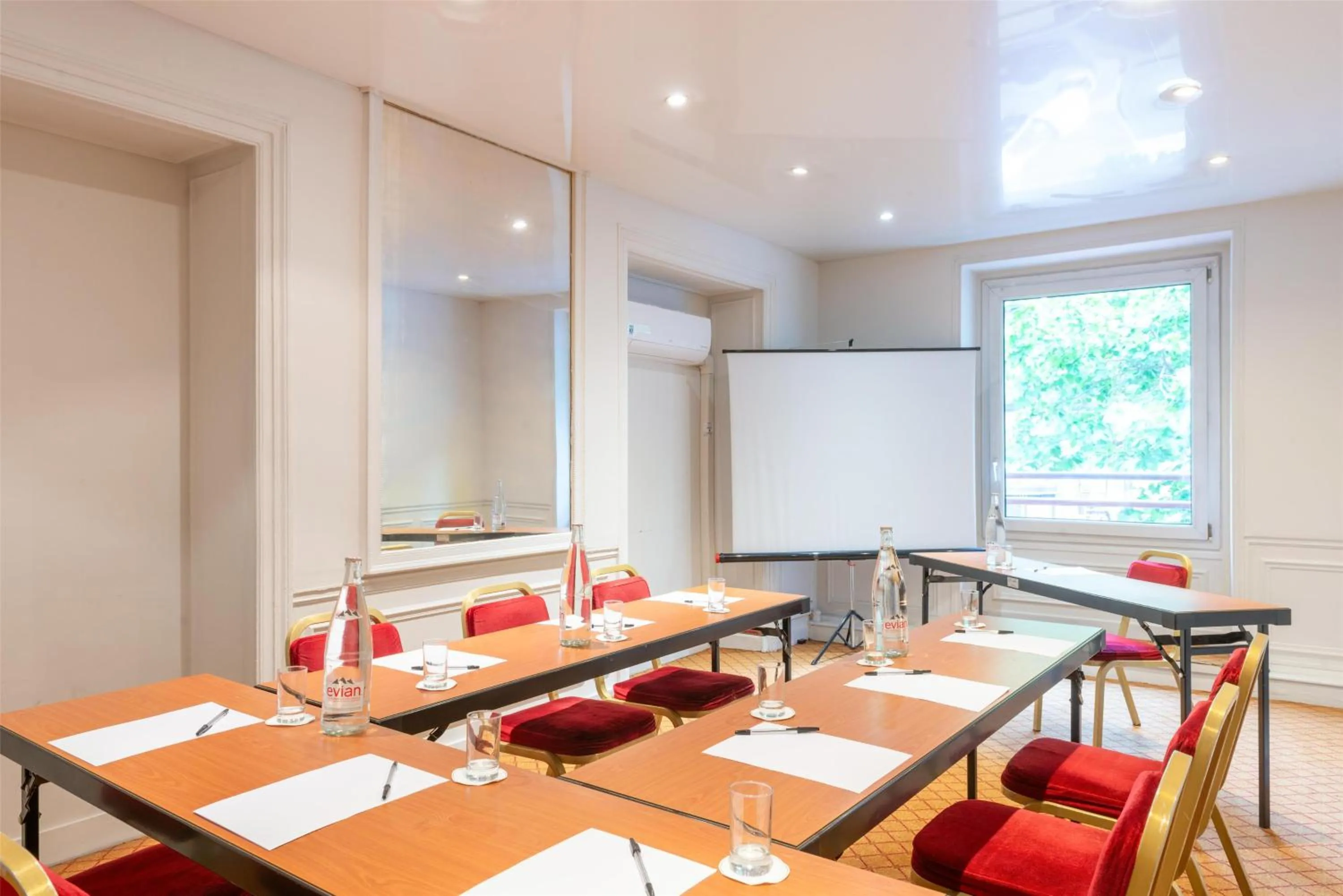 Meeting/conference room in Best Western Ronceray Opéra