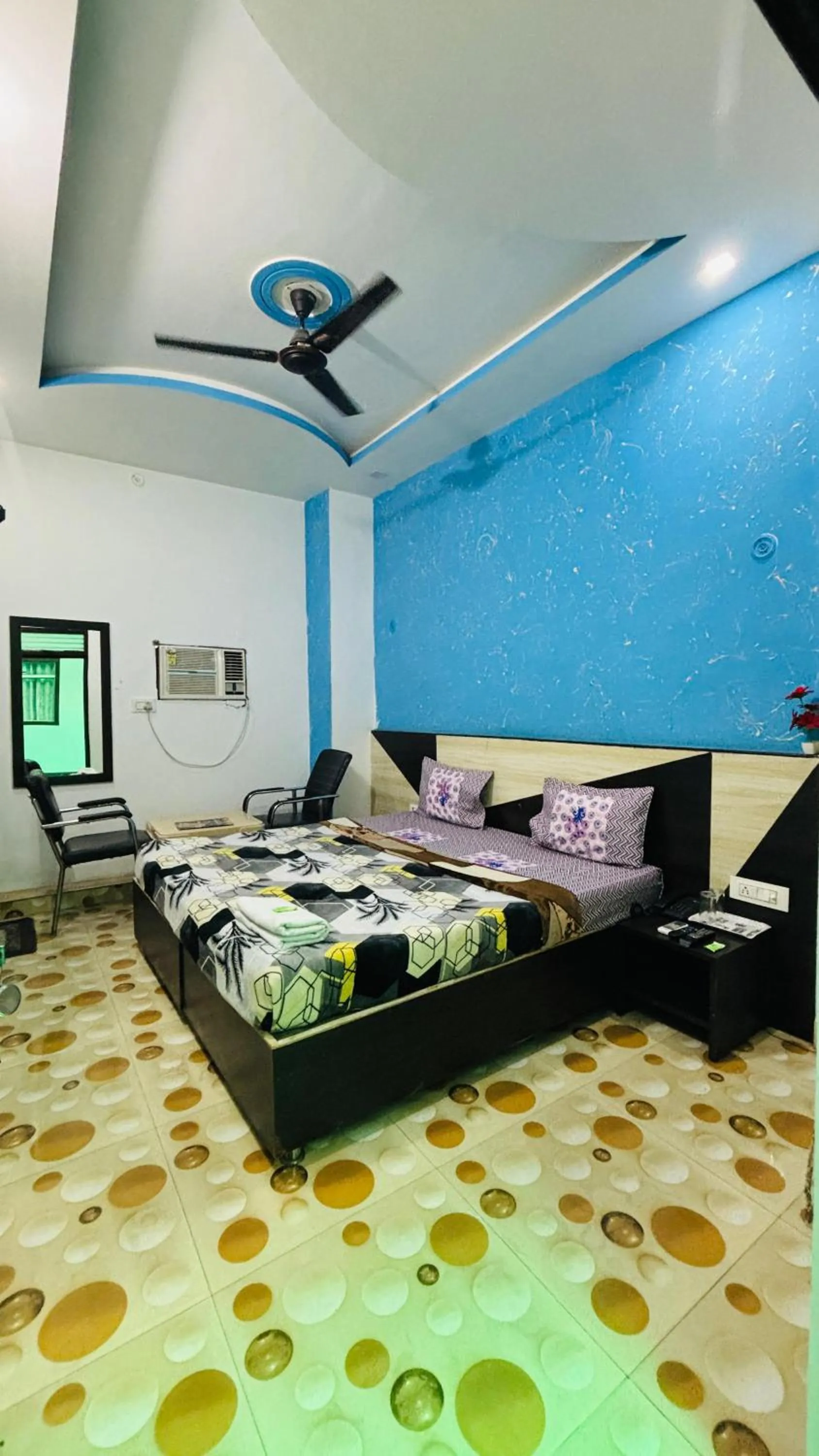 Bed in Taj 3 Star Hotel Agra Near Taj Mahal