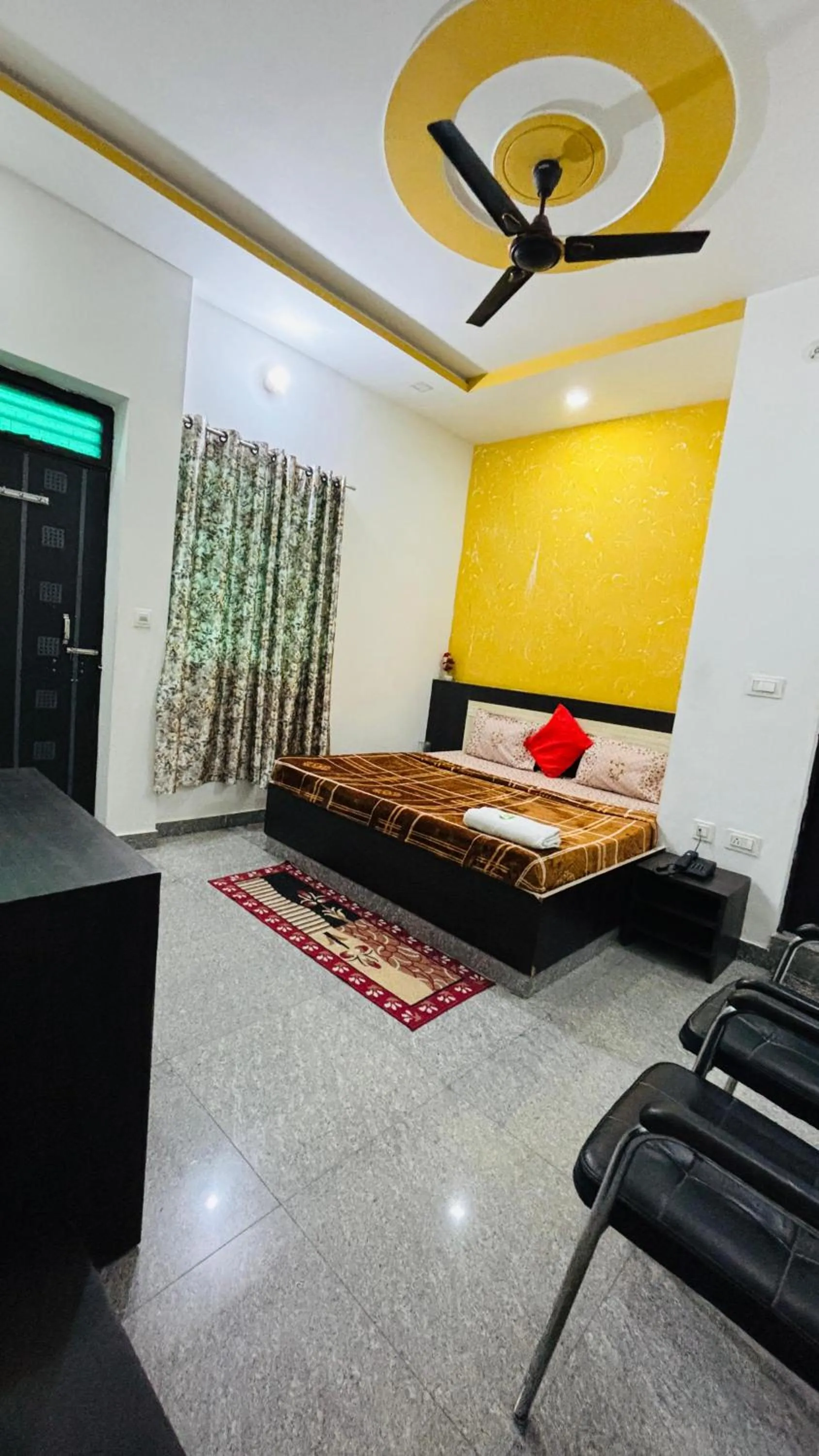 Bed in Taj 3 Star Hotel Agra Near Taj Mahal