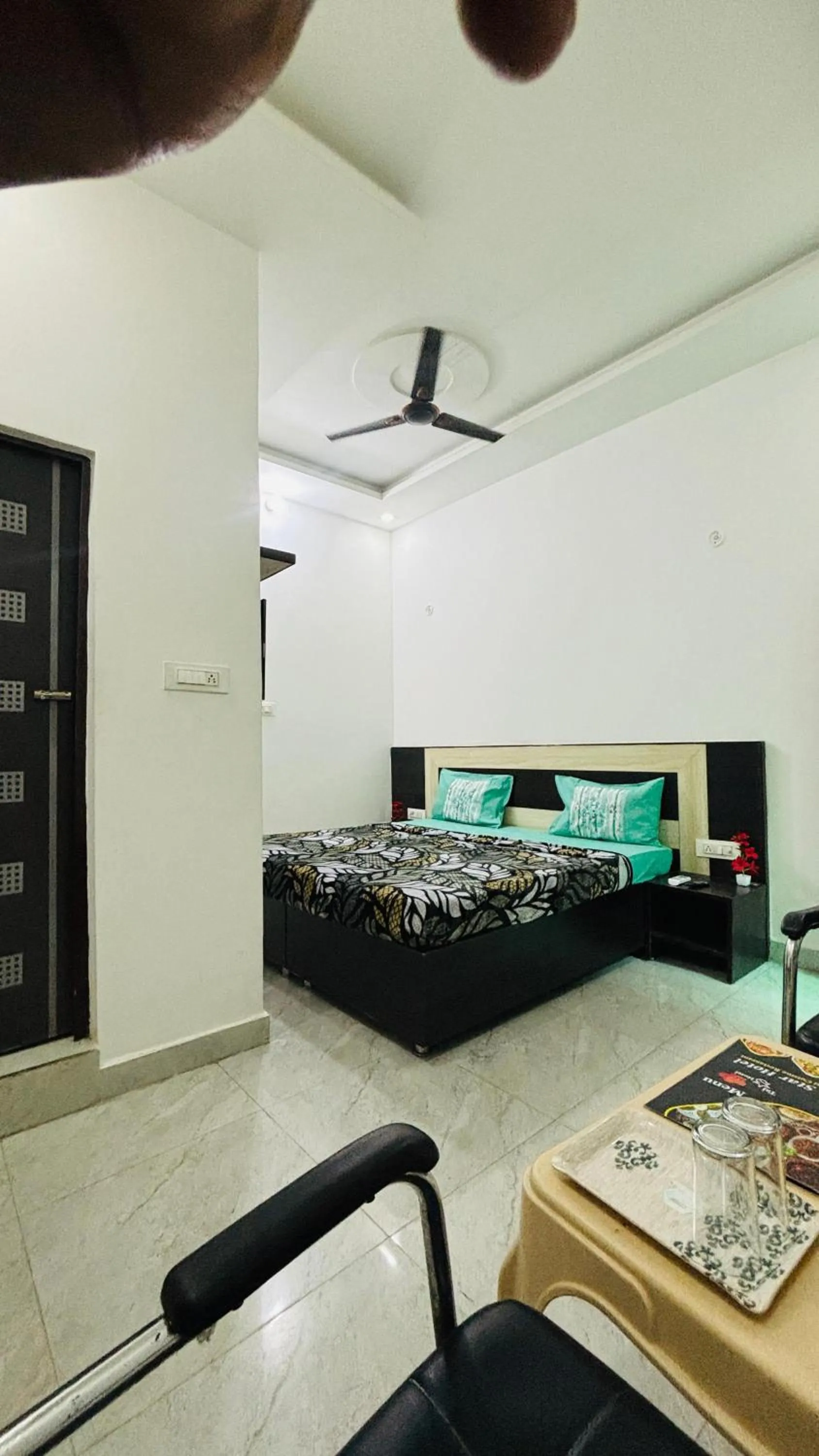 Bed in Taj 3 Star Hotel Agra Near Taj Mahal