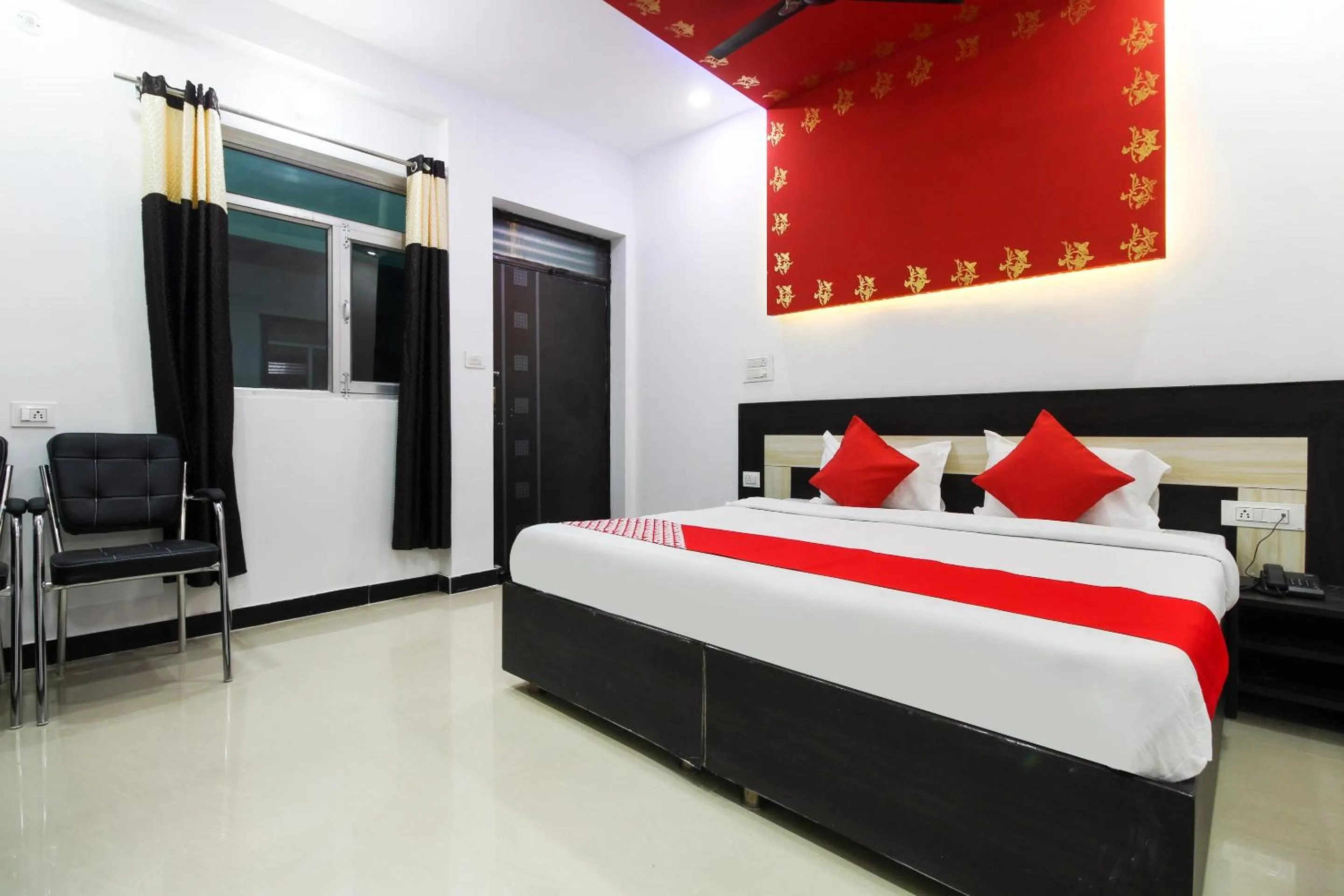 Bedroom, Bed in Taj 3 Star Hotel Agra Near Taj Mahal