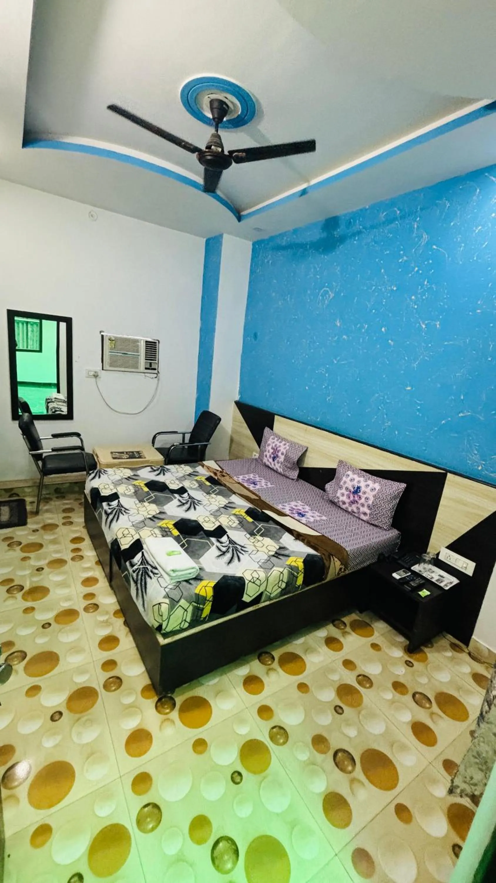 Bed in Taj 3 Star Hotel Agra Near Taj Mahal