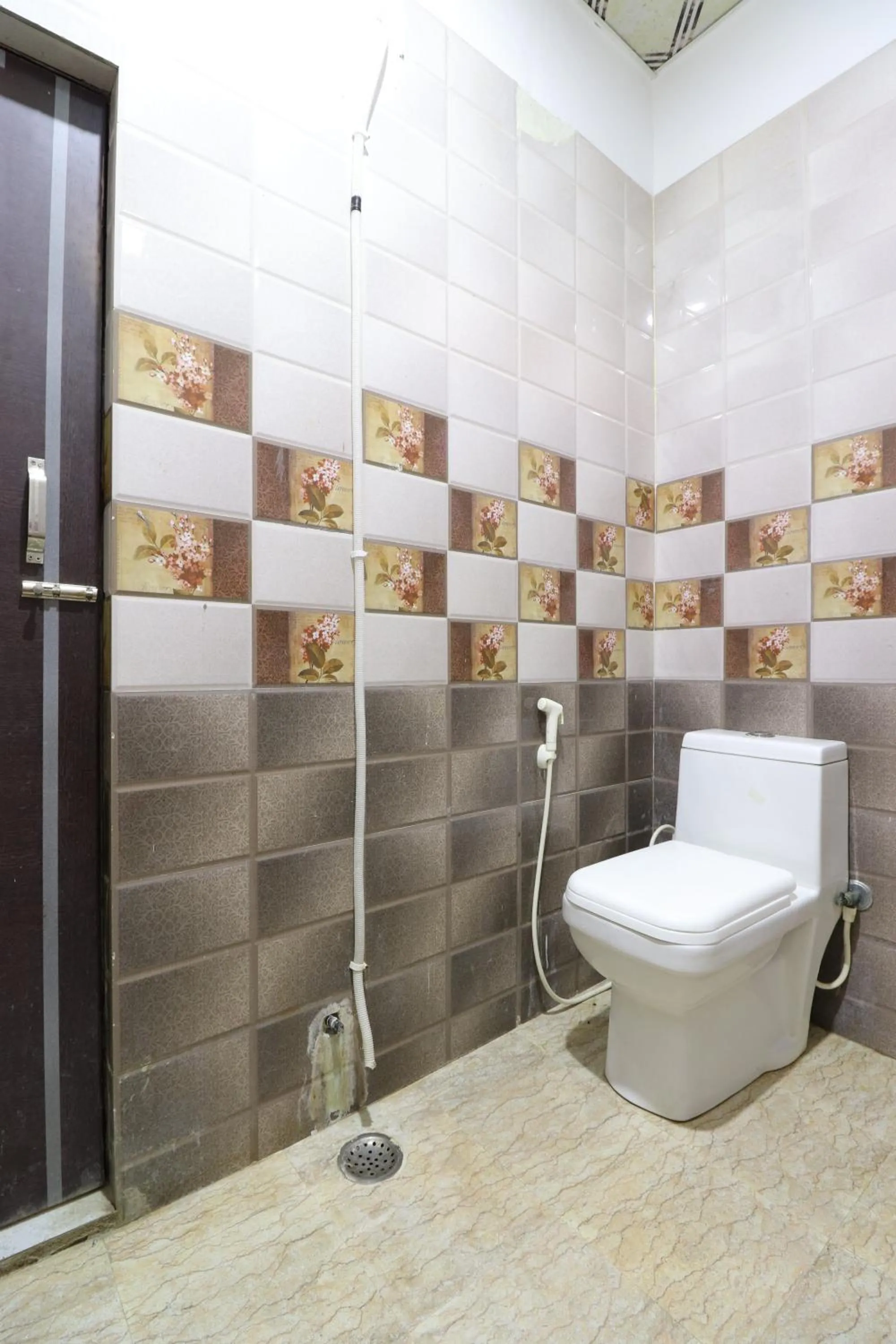 Toilet in Taj 3 Star Hotel Agra Near Taj Mahal