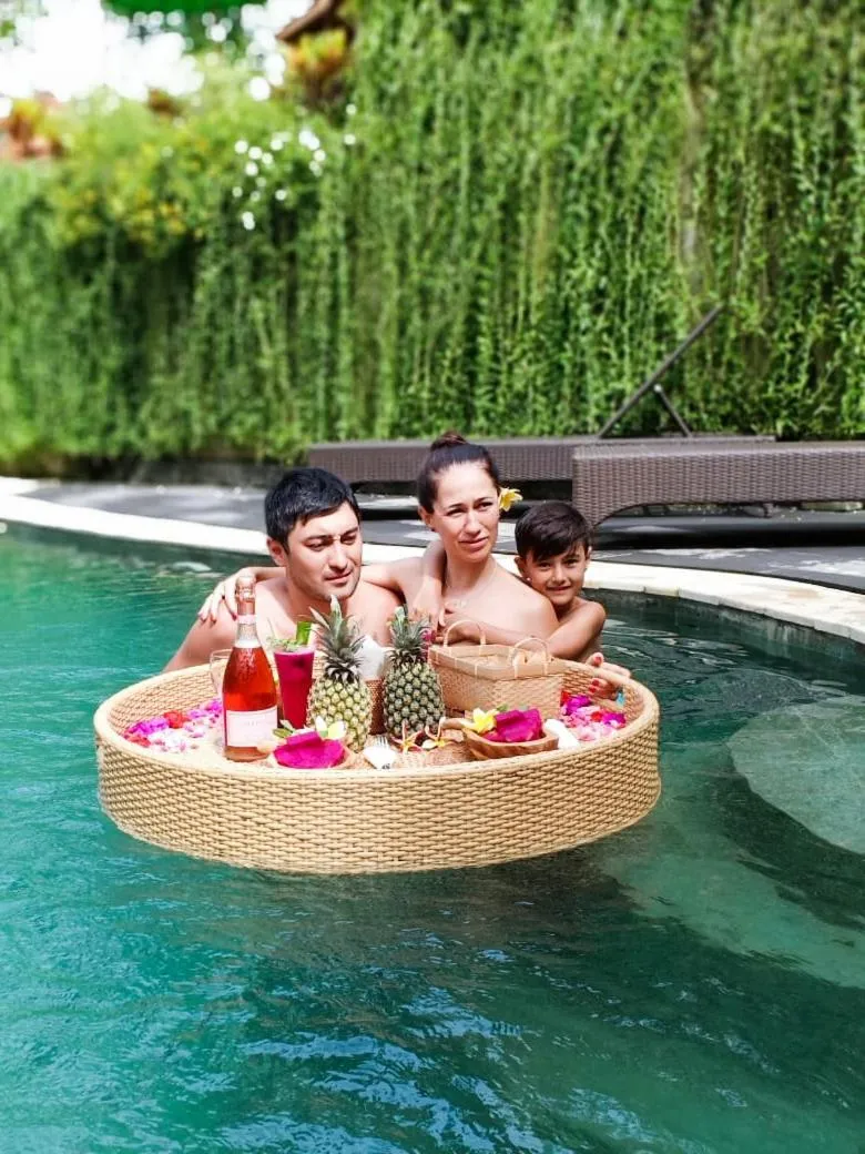 The Jungle Villa Family