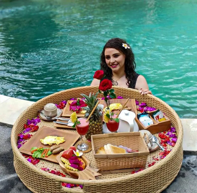 The Jungle Villa Family