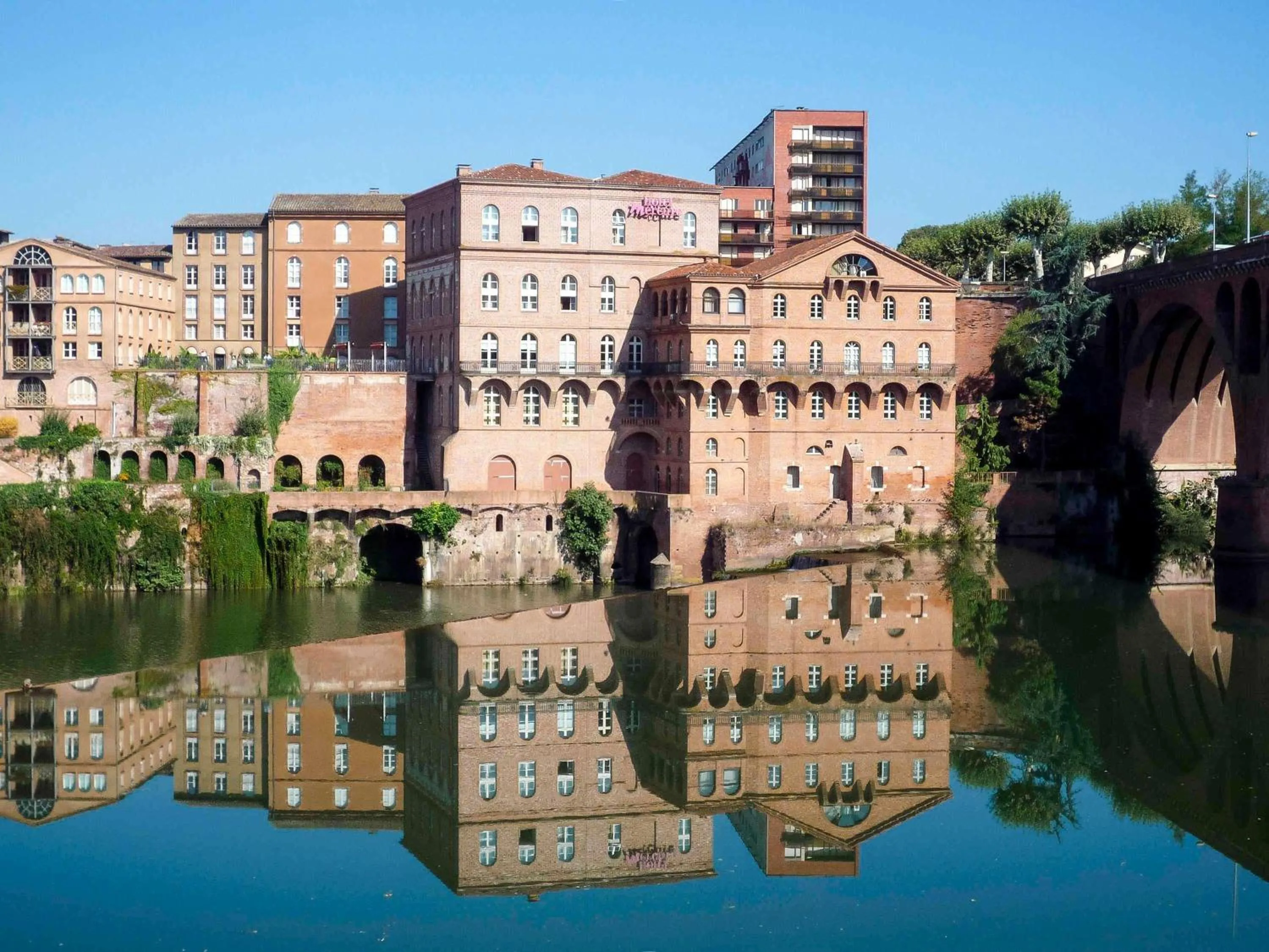 Property building in Mercure Albi Rives du Tarn