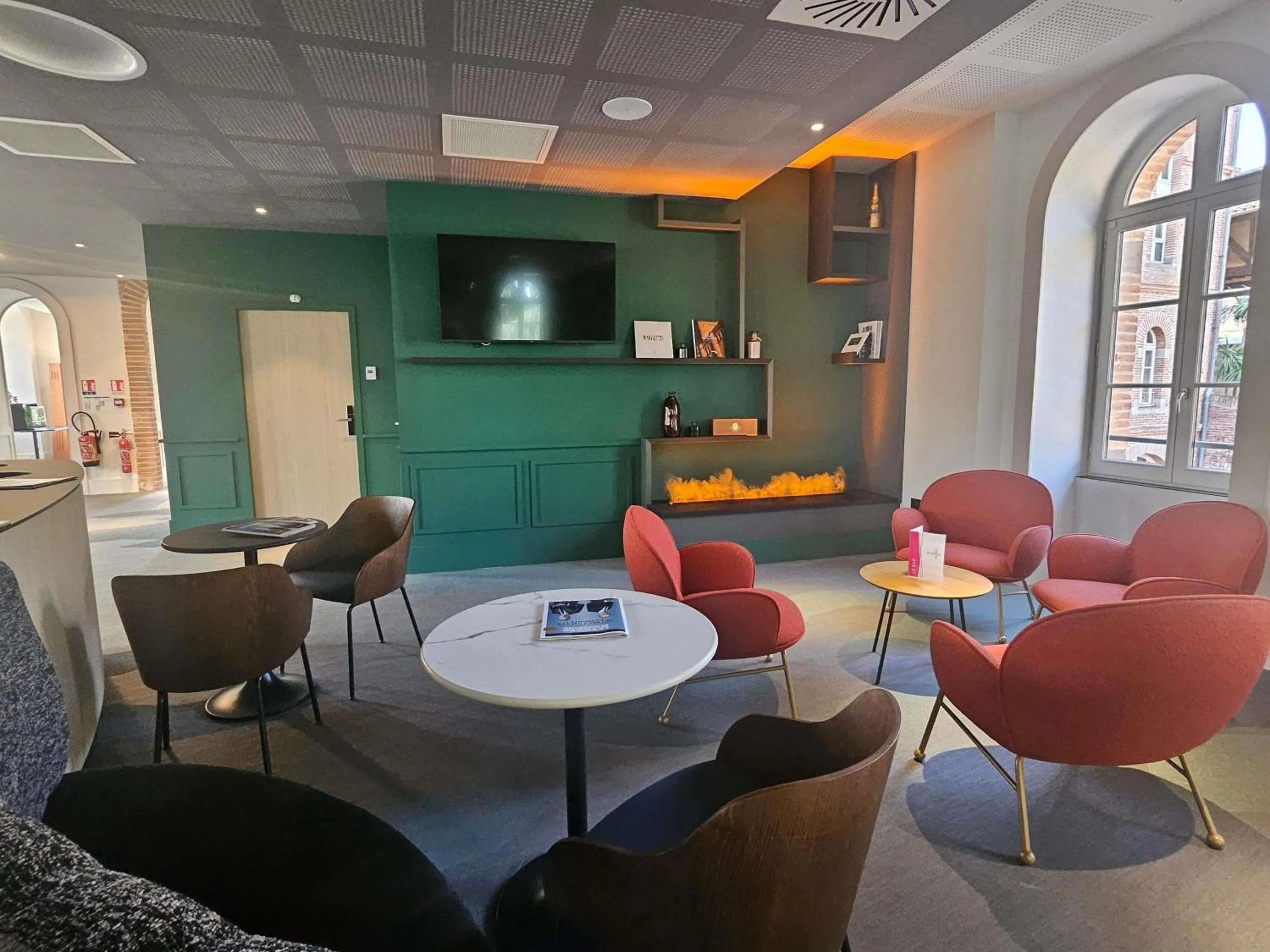 Lounge or bar in Mercure Albi Rives du Tarn