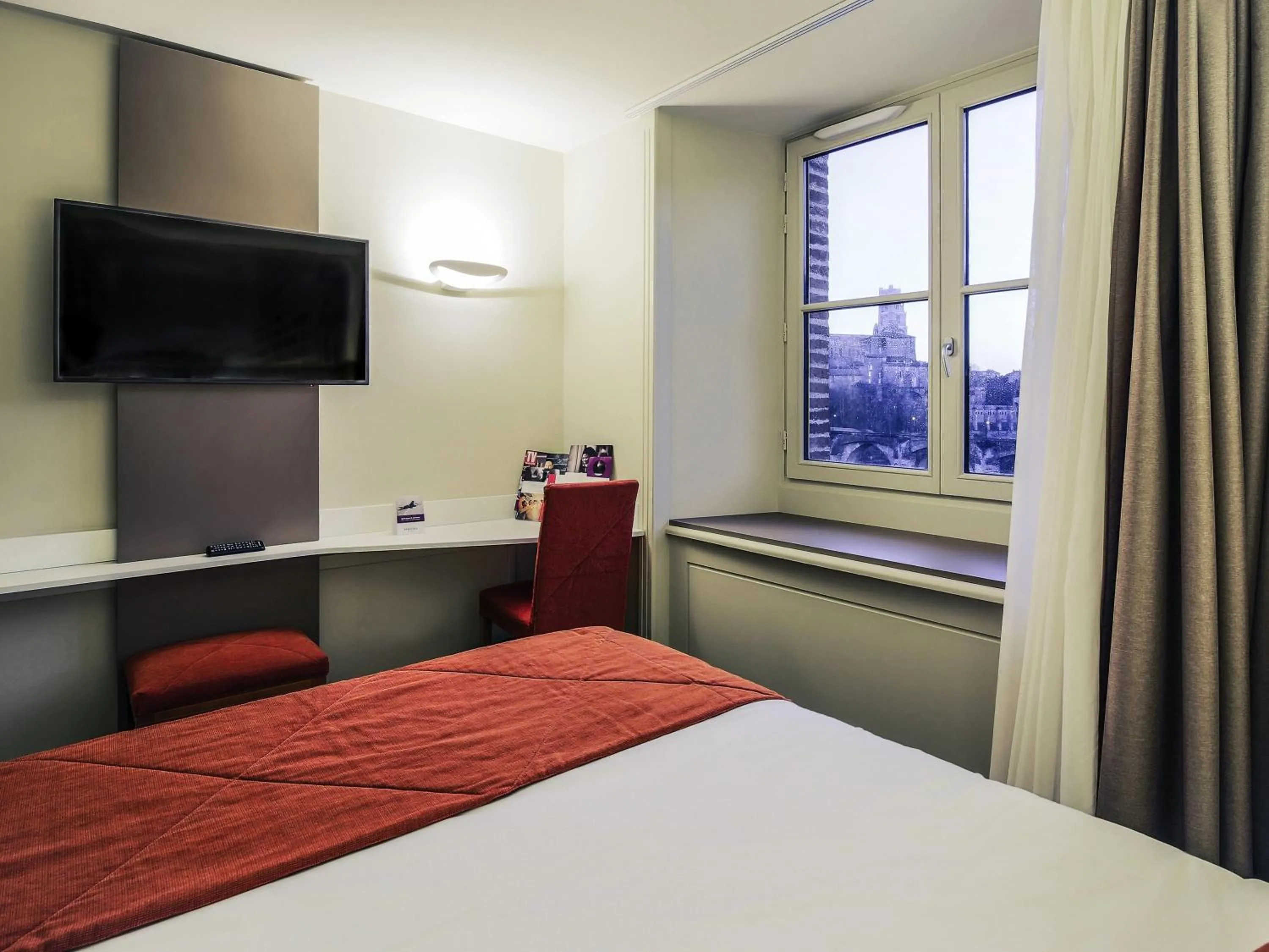 Bedroom, Bed in Mercure Albi Rives du Tarn