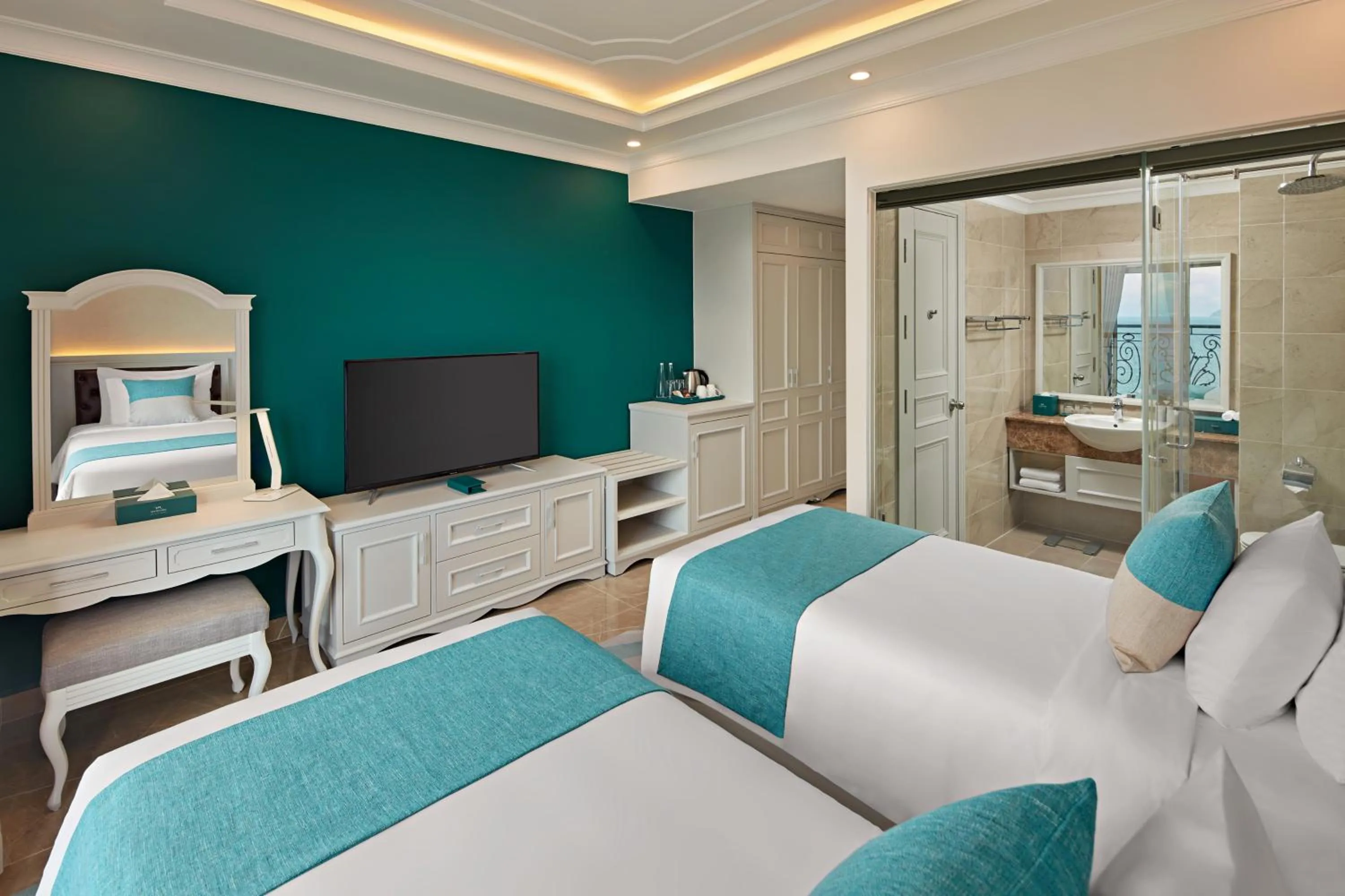 Guests, Bed in Mercure Nha Trang Beach