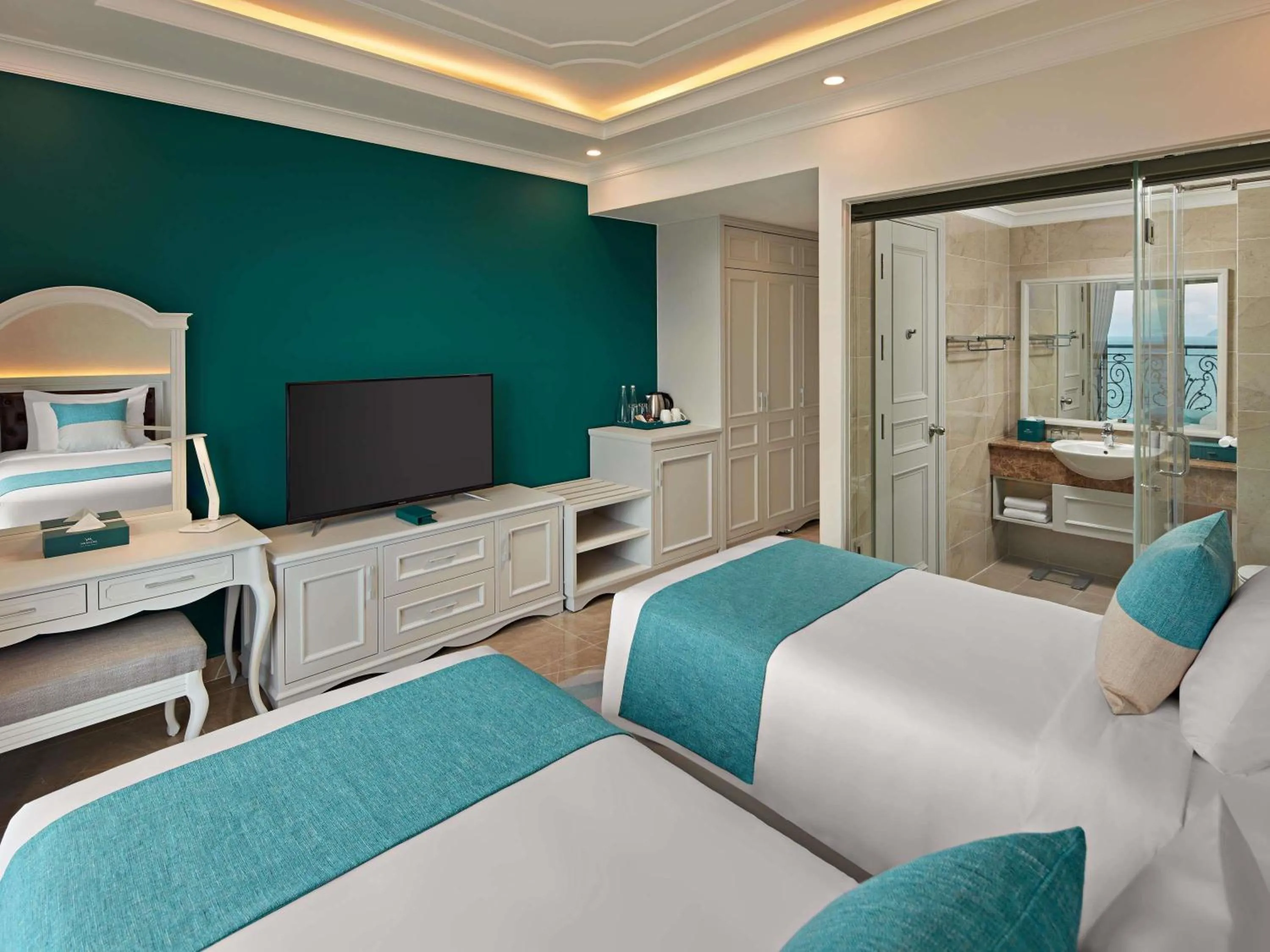 Bedroom, Bed in Mercure Nha Trang Beach