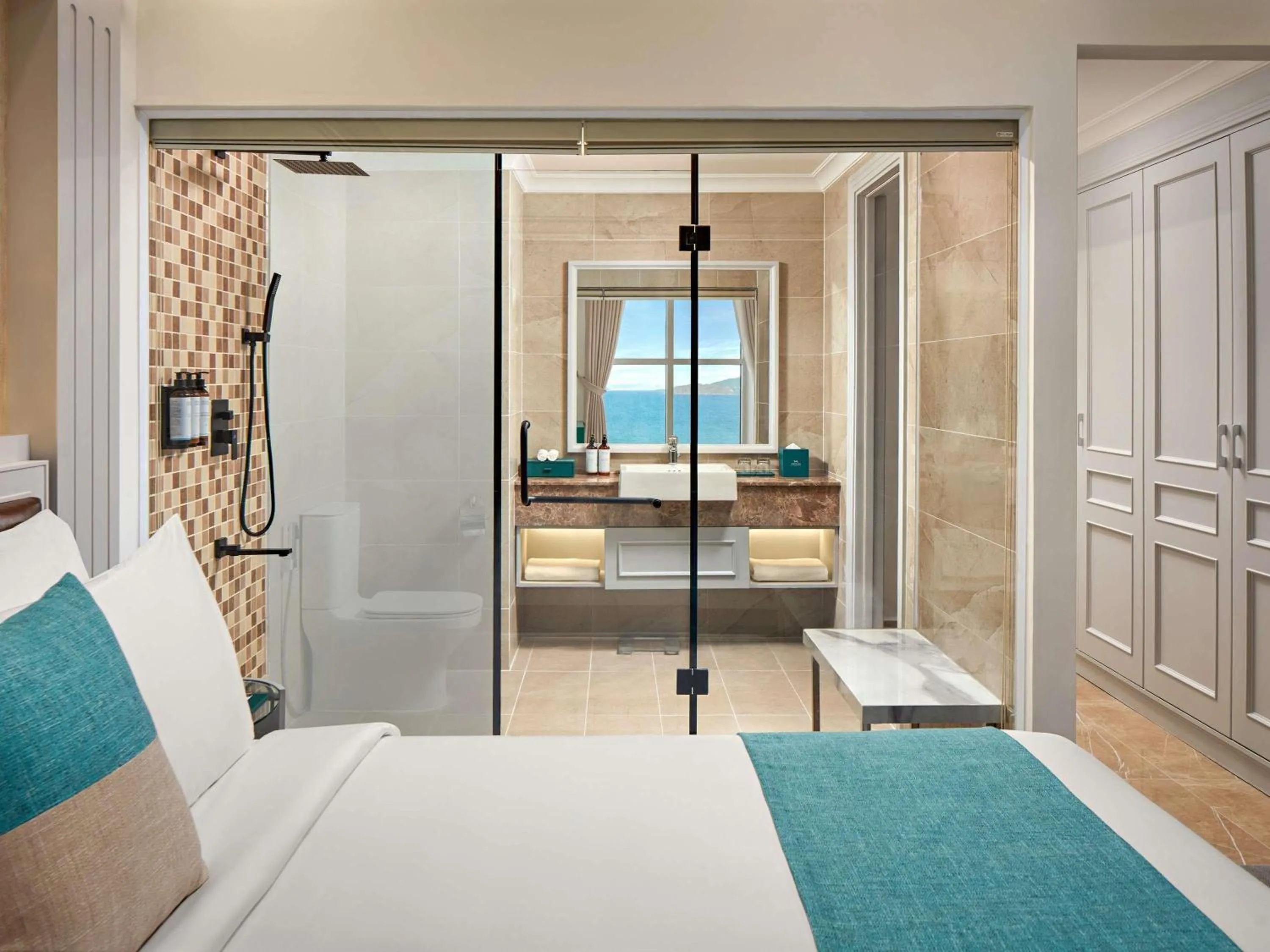 Bedroom, Bed in Mercure Nha Trang Beach