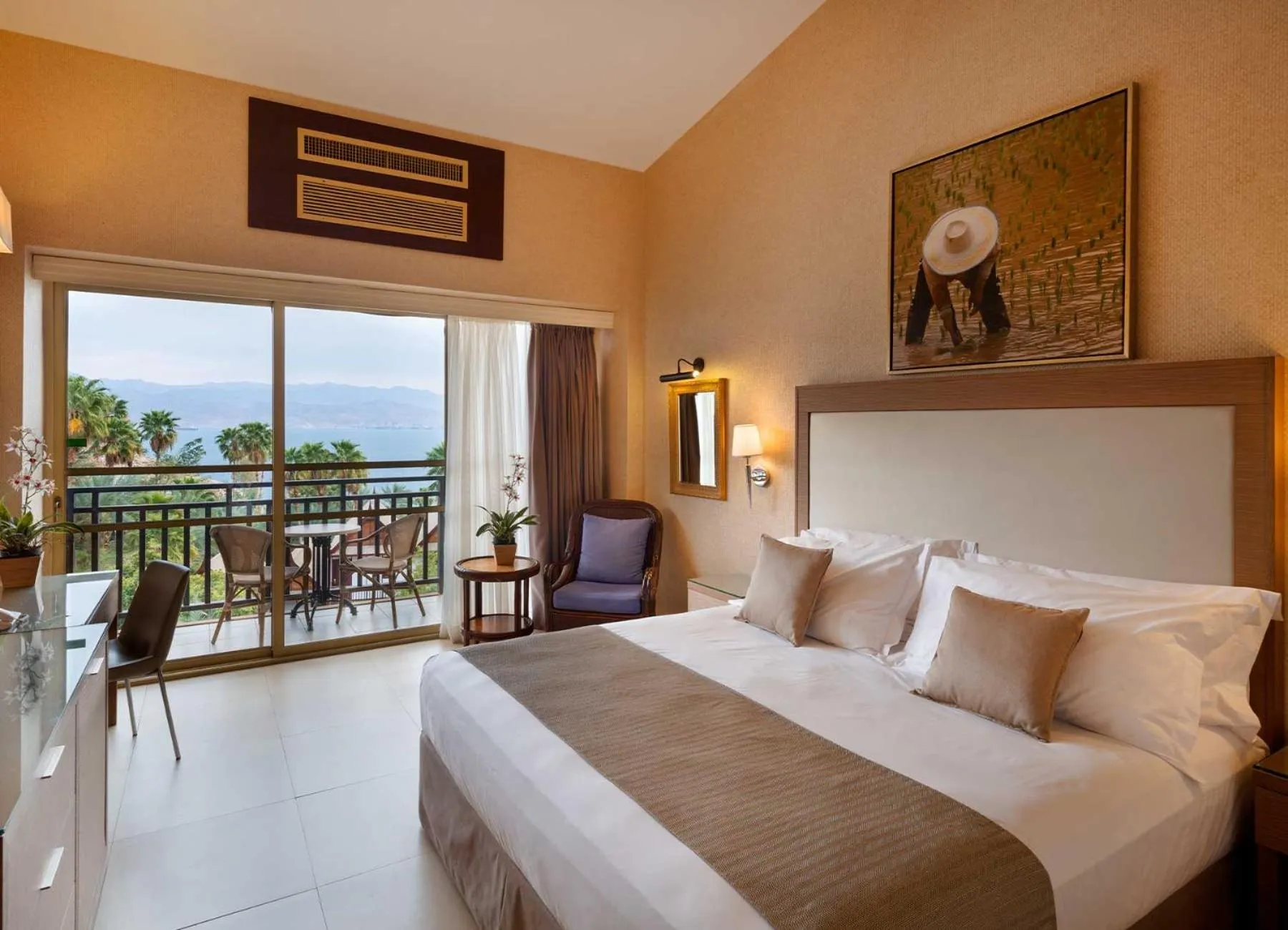 Living room, Bed in Herbert Samuel Royal Shangri-La Eilat