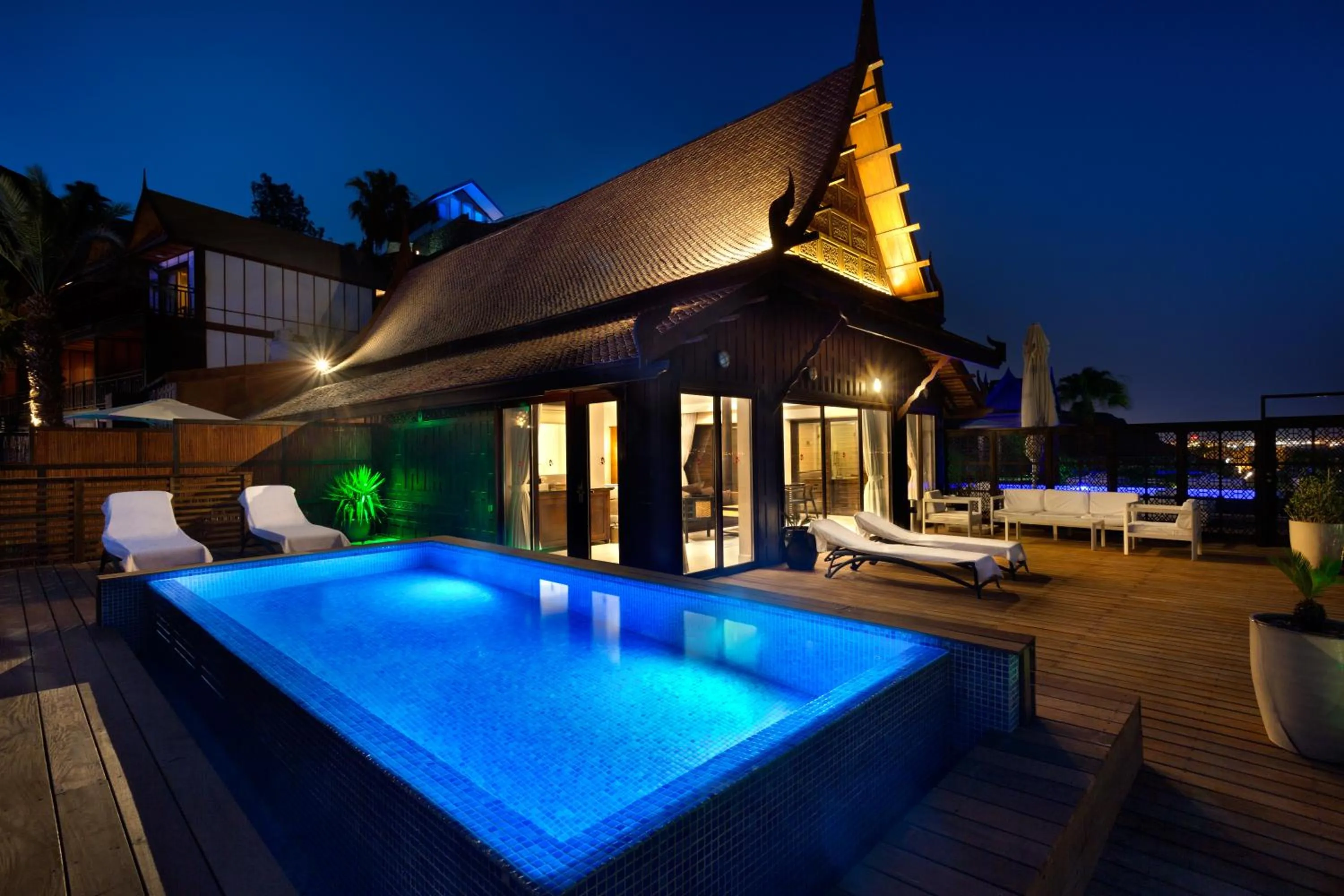 Swimming pool in Herbert Samuel Royal Shangri-La Eilat