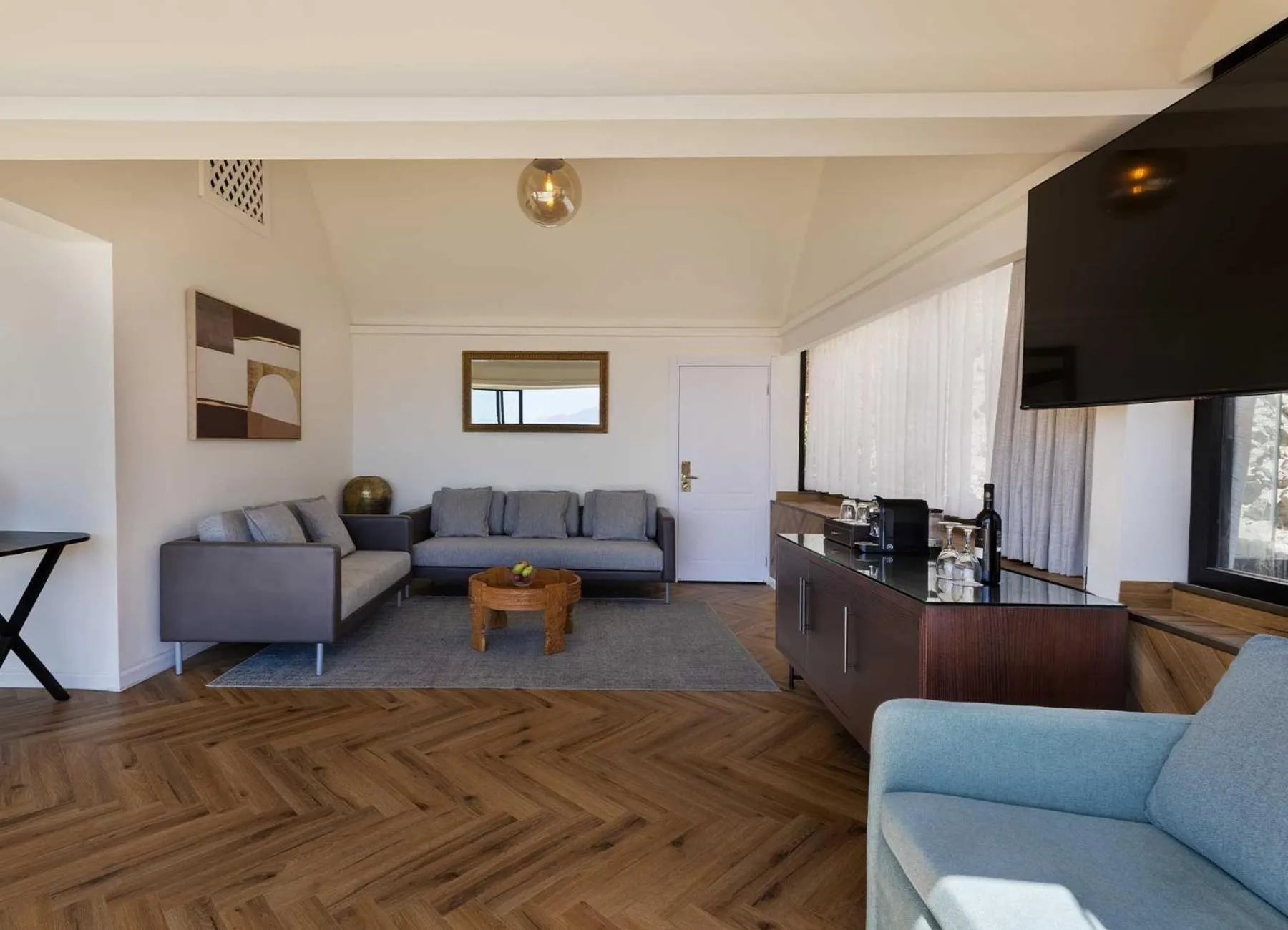 Seating area in Herbert Samuel Royal Shangri-La Eilat