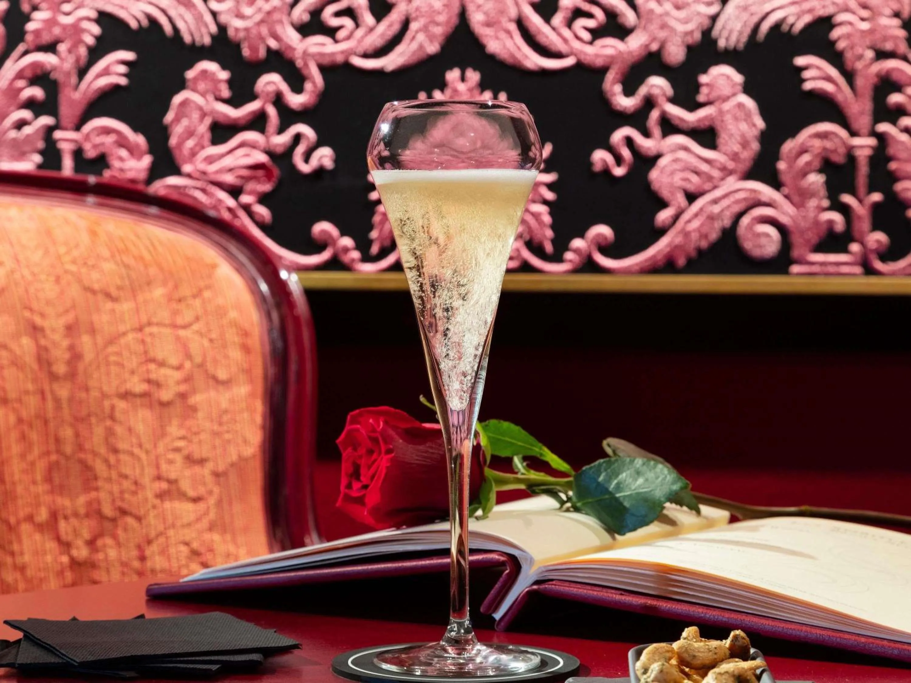 Lounge or bar in Le Royal Hotel Lyon - MGallery Collection