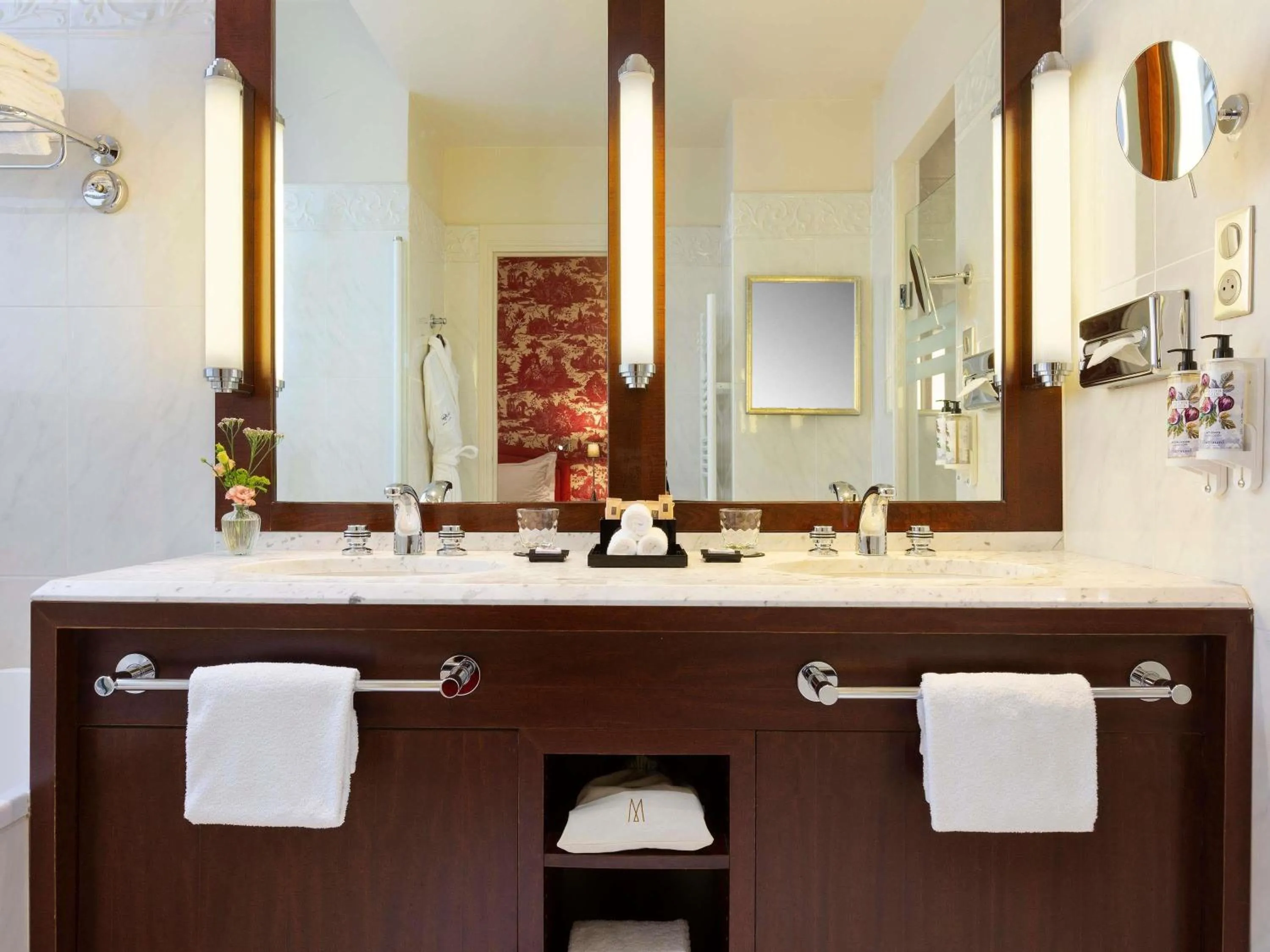 Bedroom in Le Royal Hotel Lyon - MGallery Collection