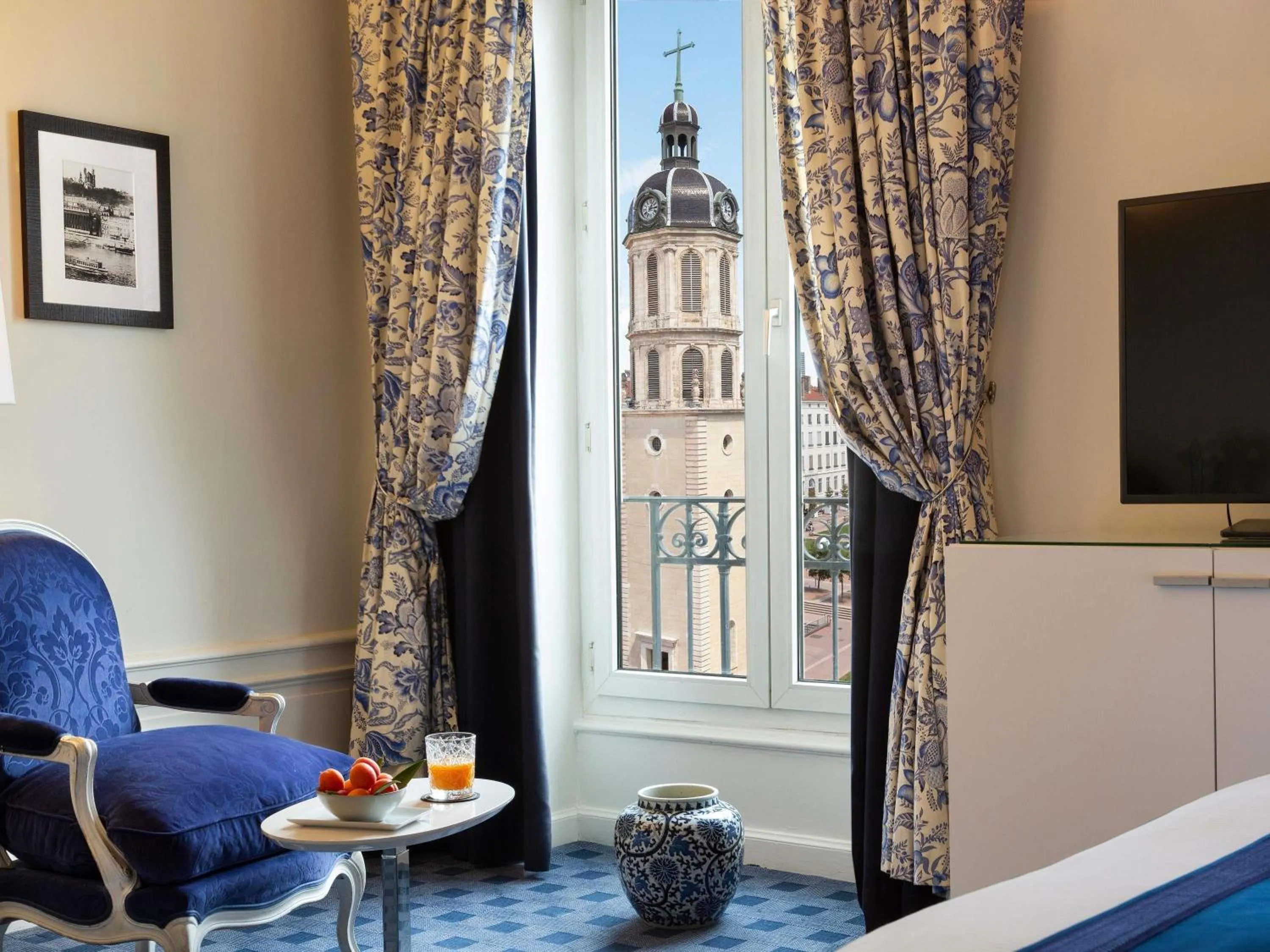 Bedroom in Le Royal Hotel Lyon - MGallery Collection