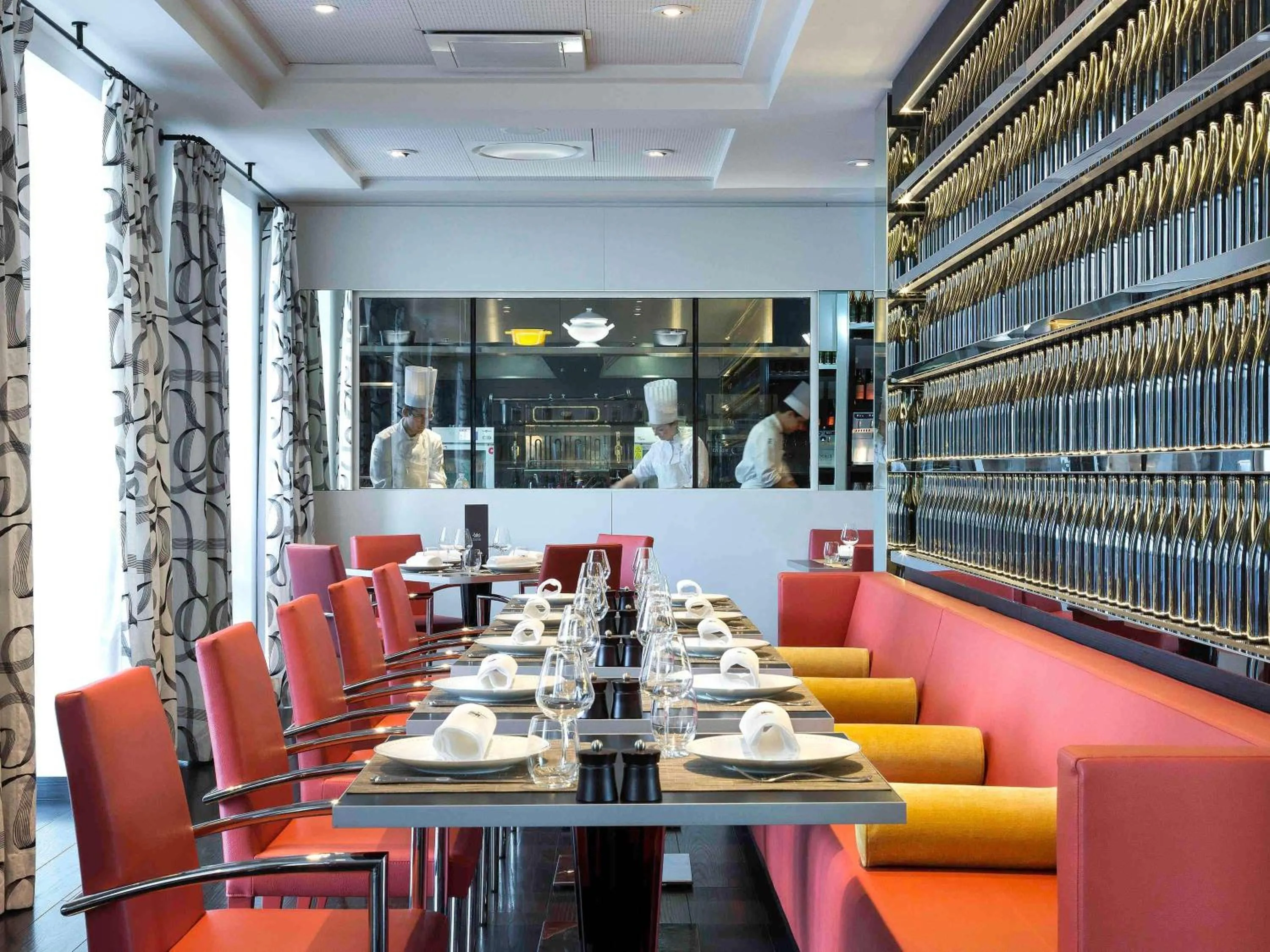 Restaurant/places to eat in Le Royal Hotel Lyon - MGallery Collection