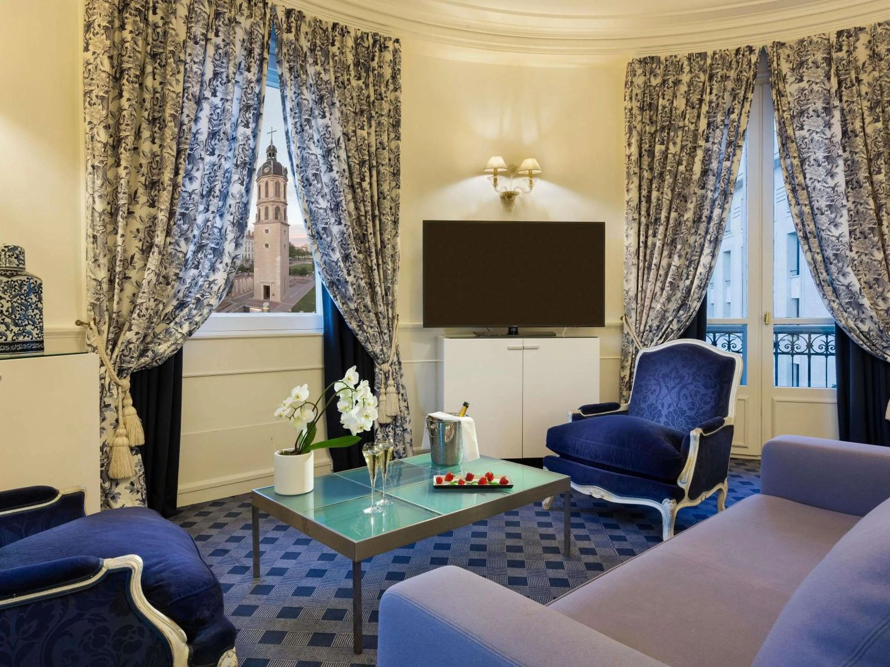 Bedroom in Le Royal Hotel Lyon - MGallery Collection