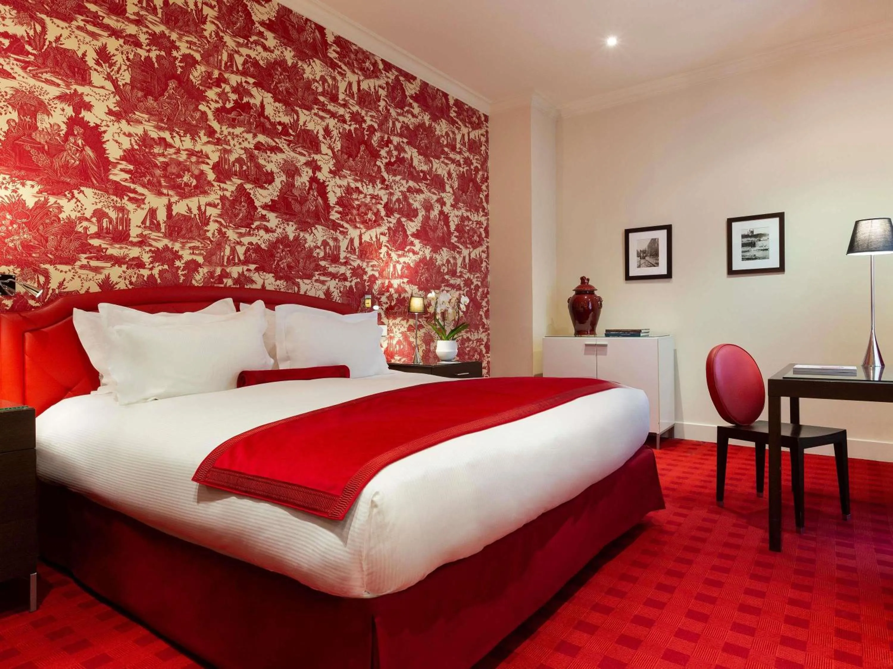 Bedroom, Bed in Le Royal Hotel Lyon - MGallery Collection