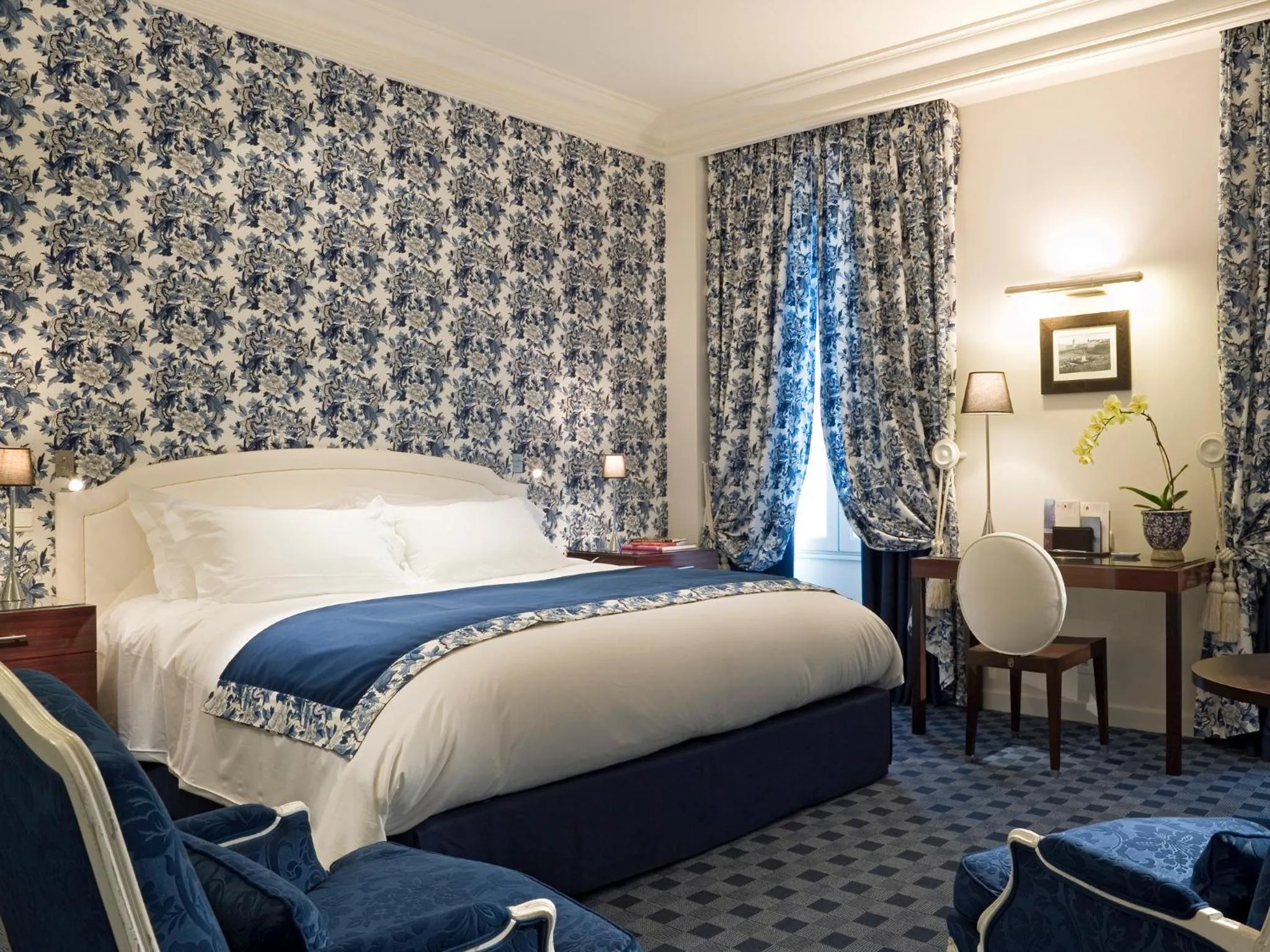 Bedroom, Bed in Le Royal Hotel Lyon - MGallery Collection