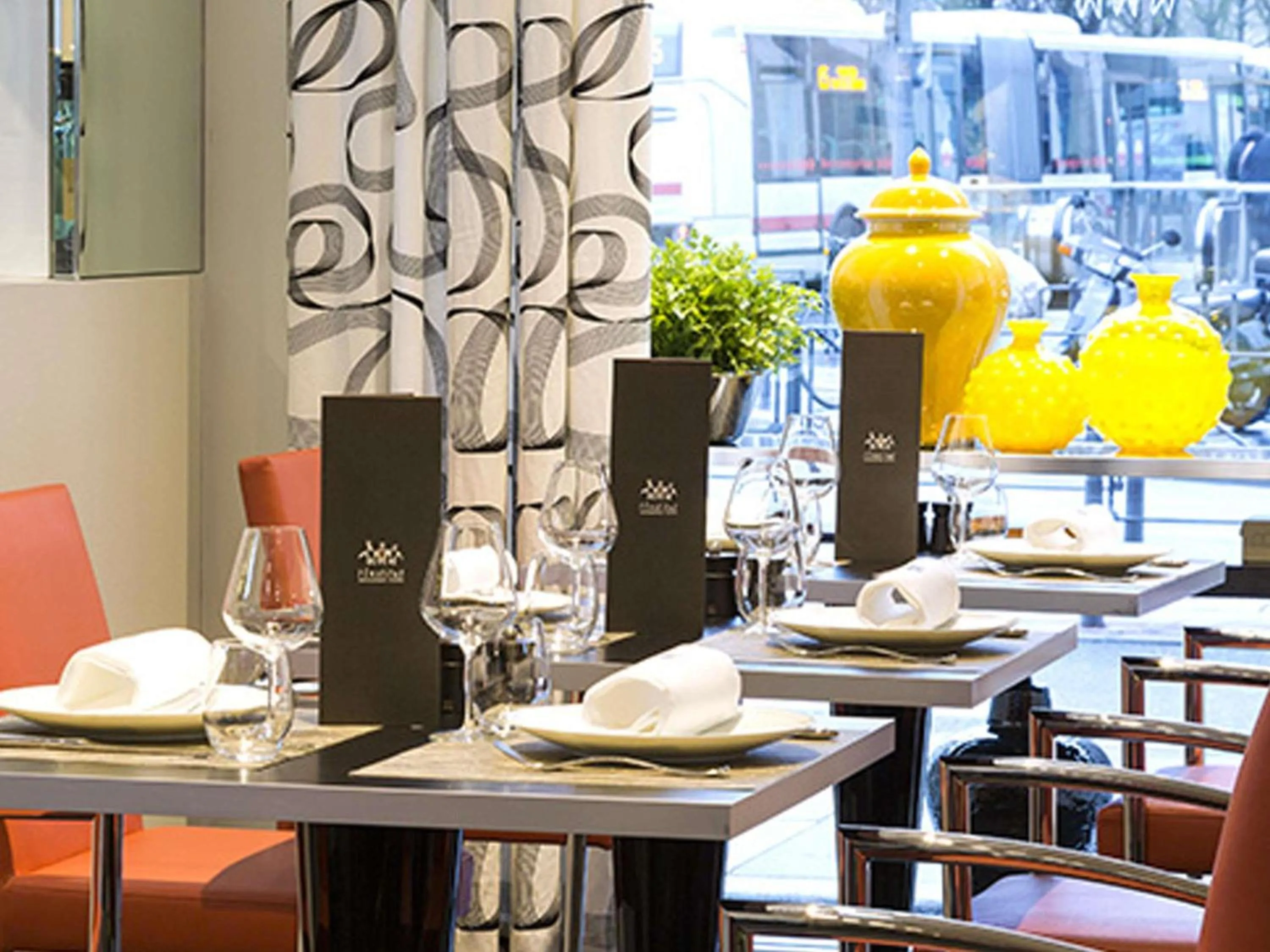 Restaurant/places to eat in Le Royal Hotel Lyon - MGallery Collection