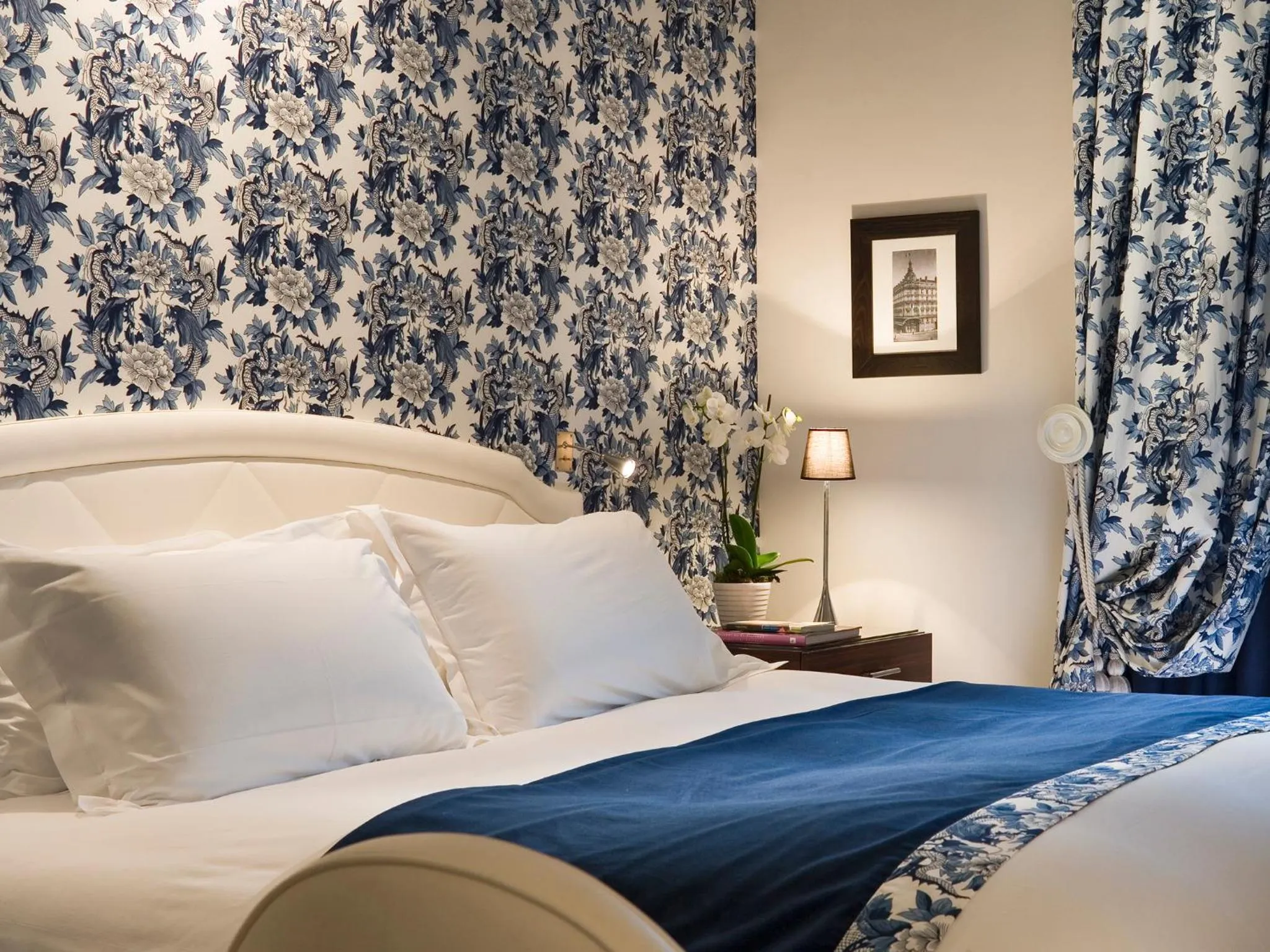 Bedroom, Bed in Le Royal Hotel Lyon - MGallery Collection