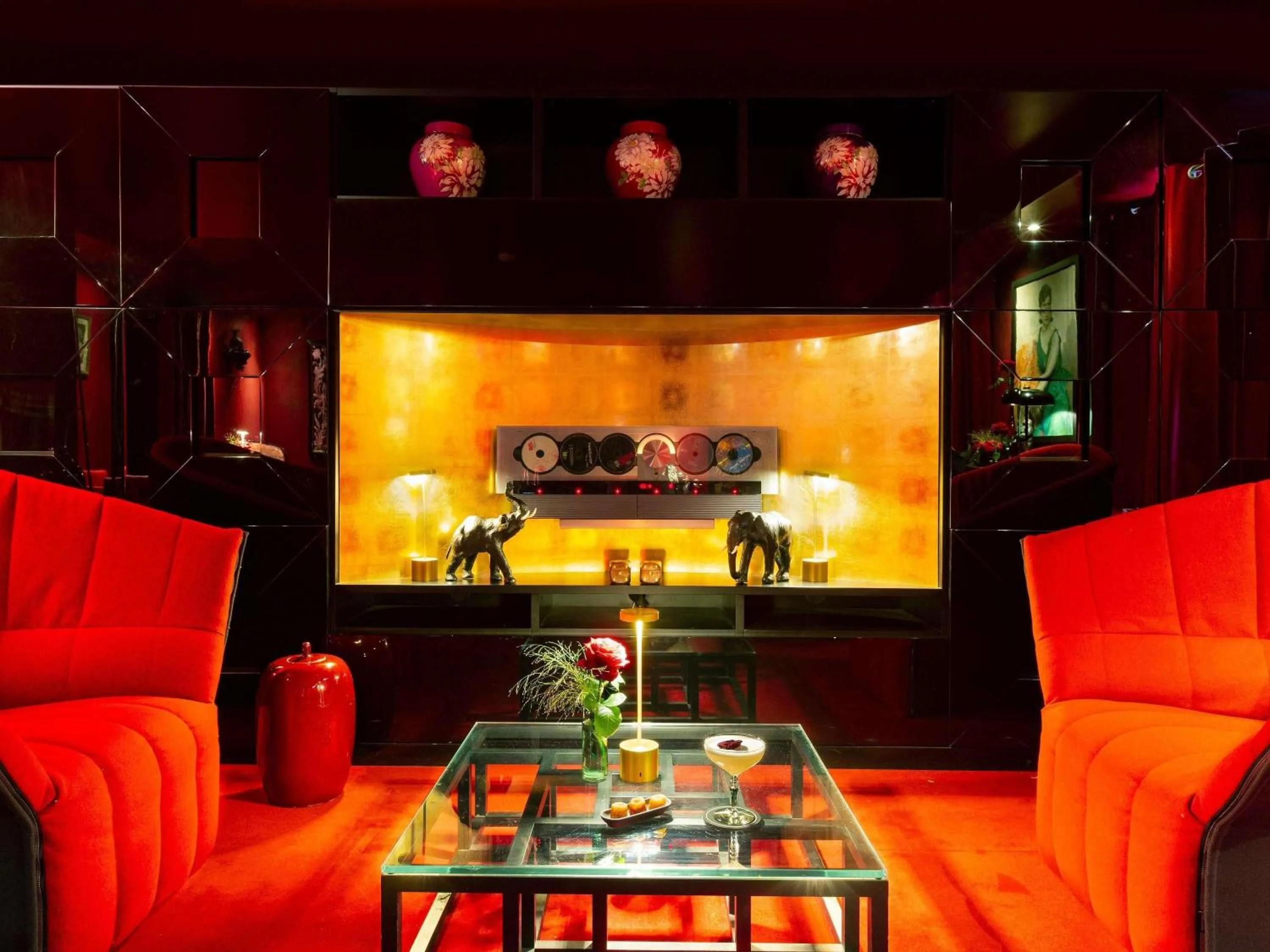 Lounge or bar in Le Royal Hotel Lyon - MGallery Collection