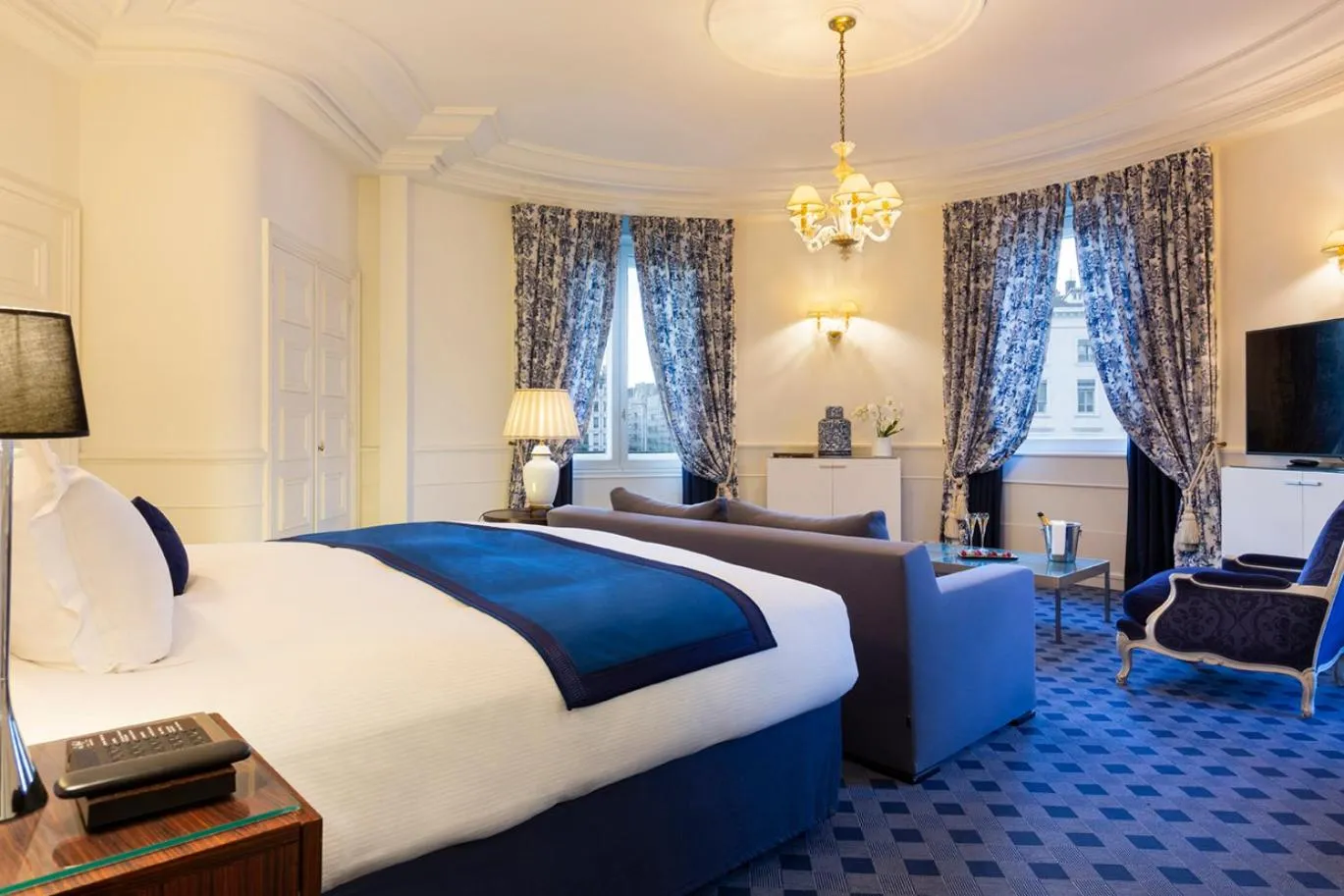 Bedroom, Bed in Le Royal Hotel Lyon - MGallery Collection