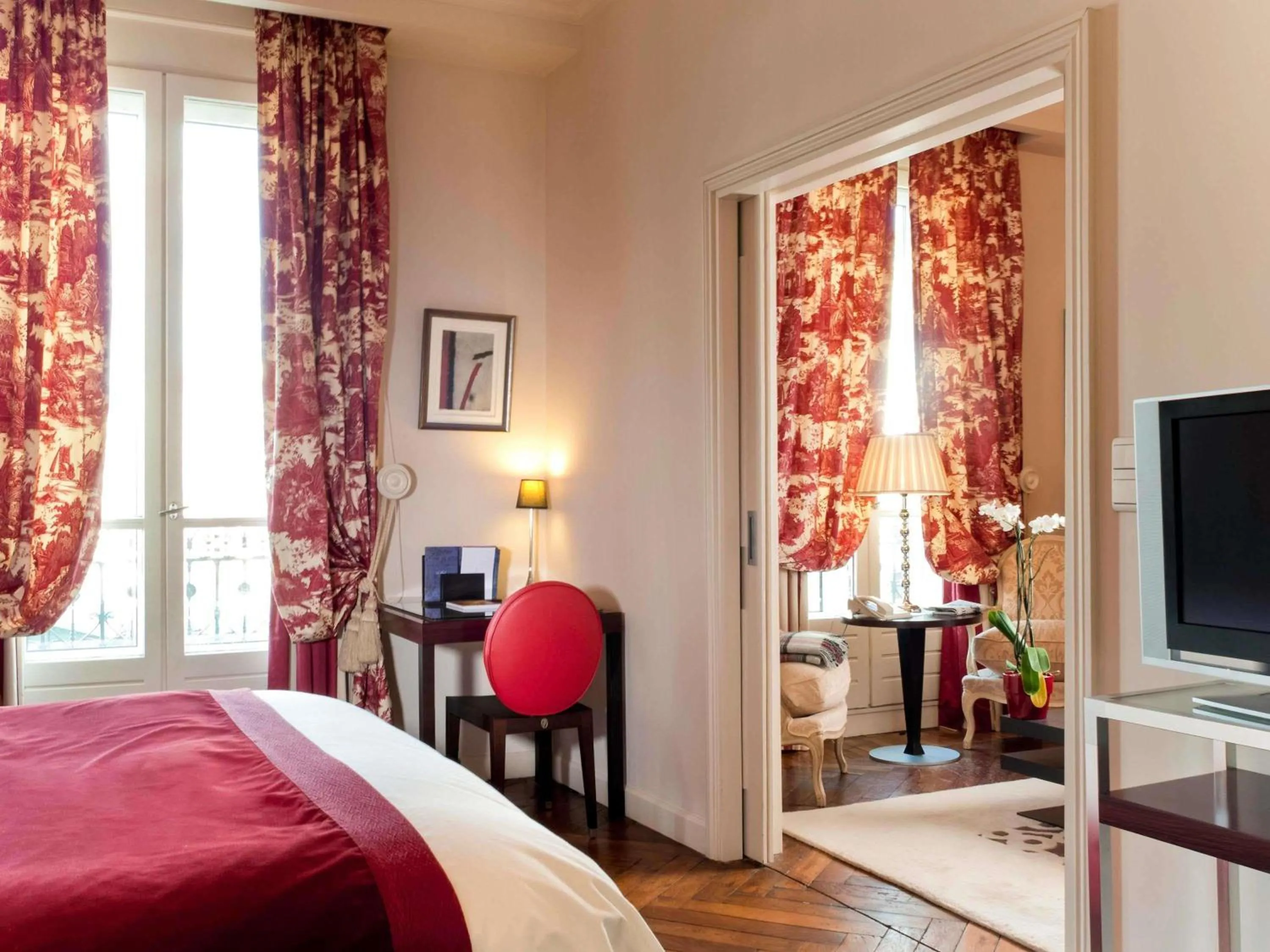 Bedroom, Bed in Le Royal Hotel Lyon - MGallery Collection
