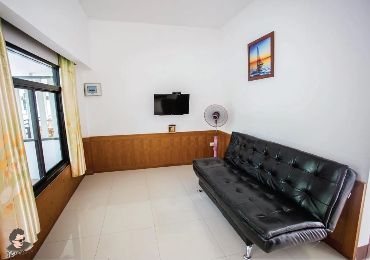 Communal lounge/ TV room in Staychill Resort